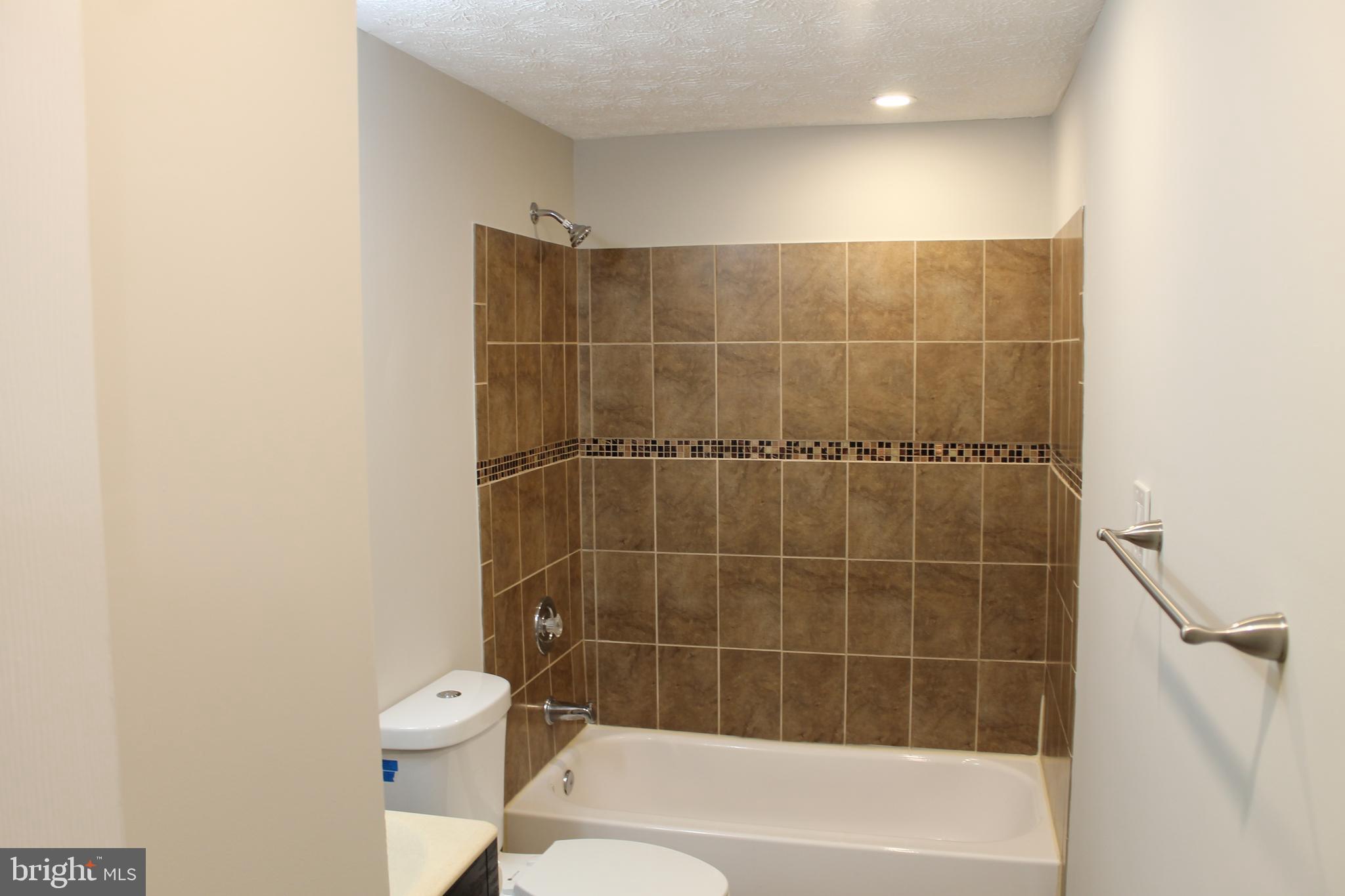 ULMSTEAD GARDENS - Residential Lease