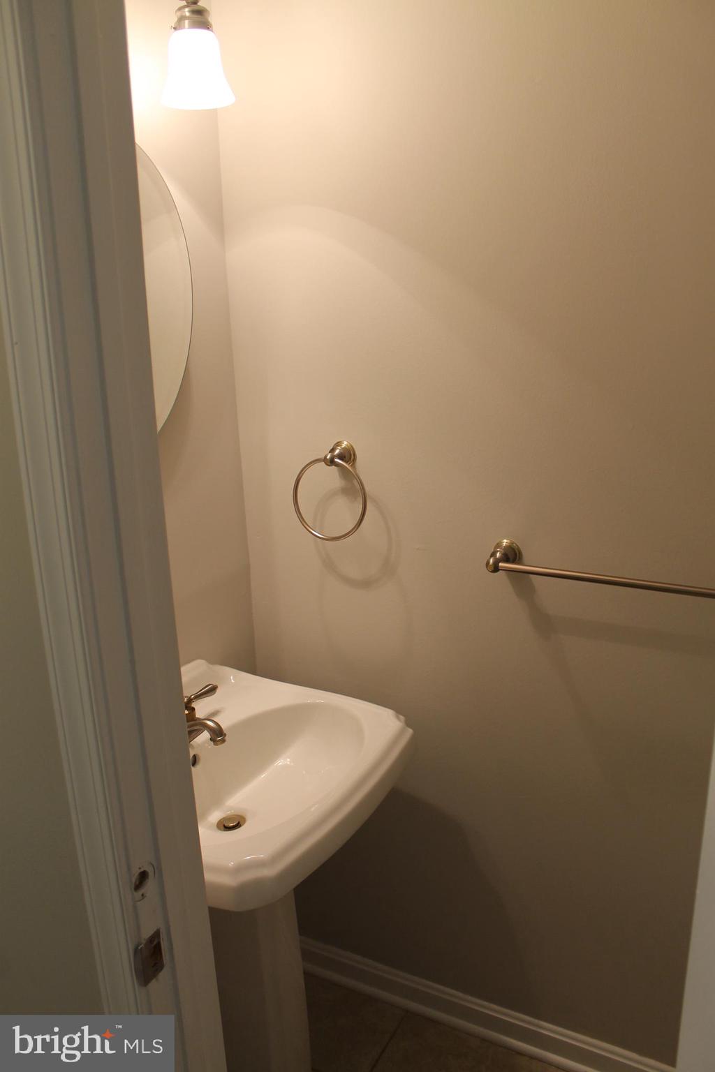 ULMSTEAD GARDENS - Residential Lease