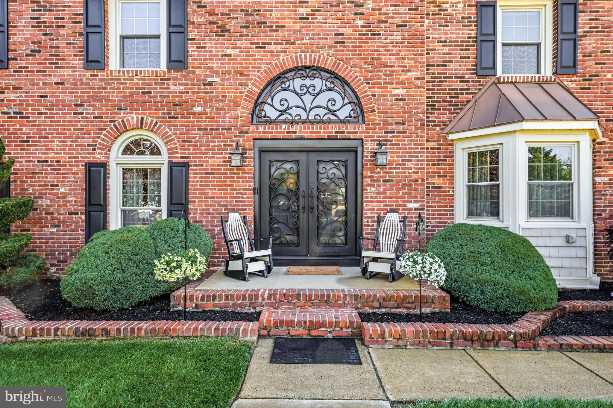 6 WILLIAMSBURG COURT