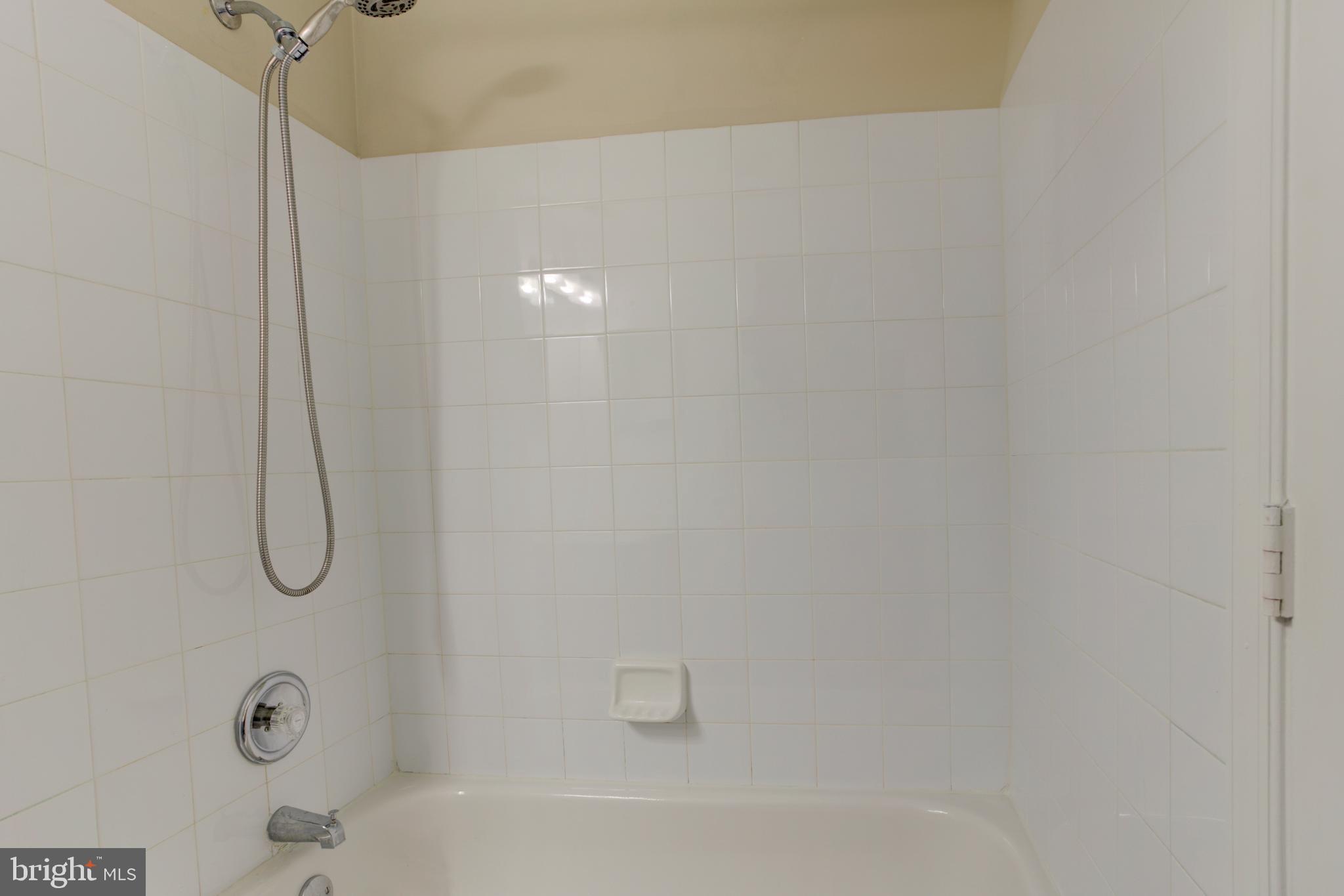 LEESBURG GATEWAY - Residential Lease