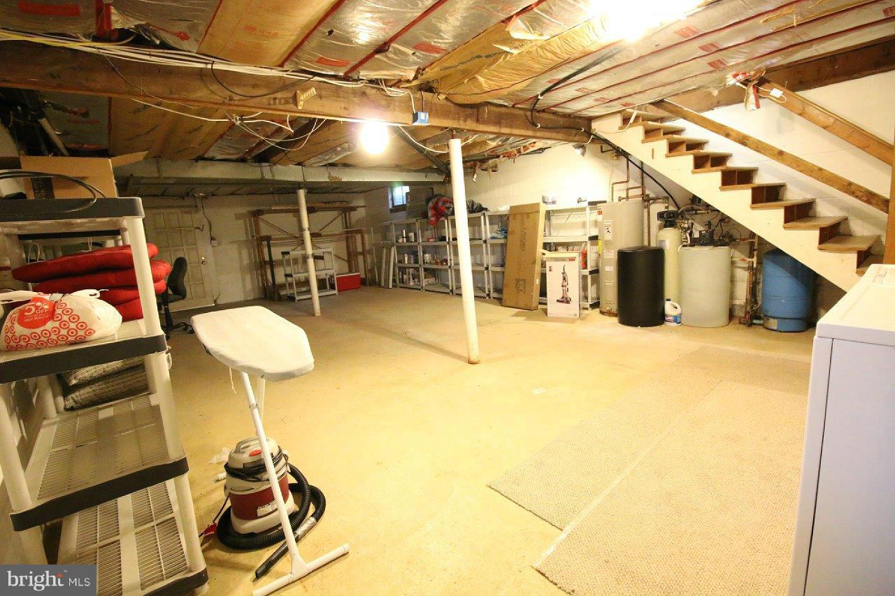 WOODLAND BEACH - Residential