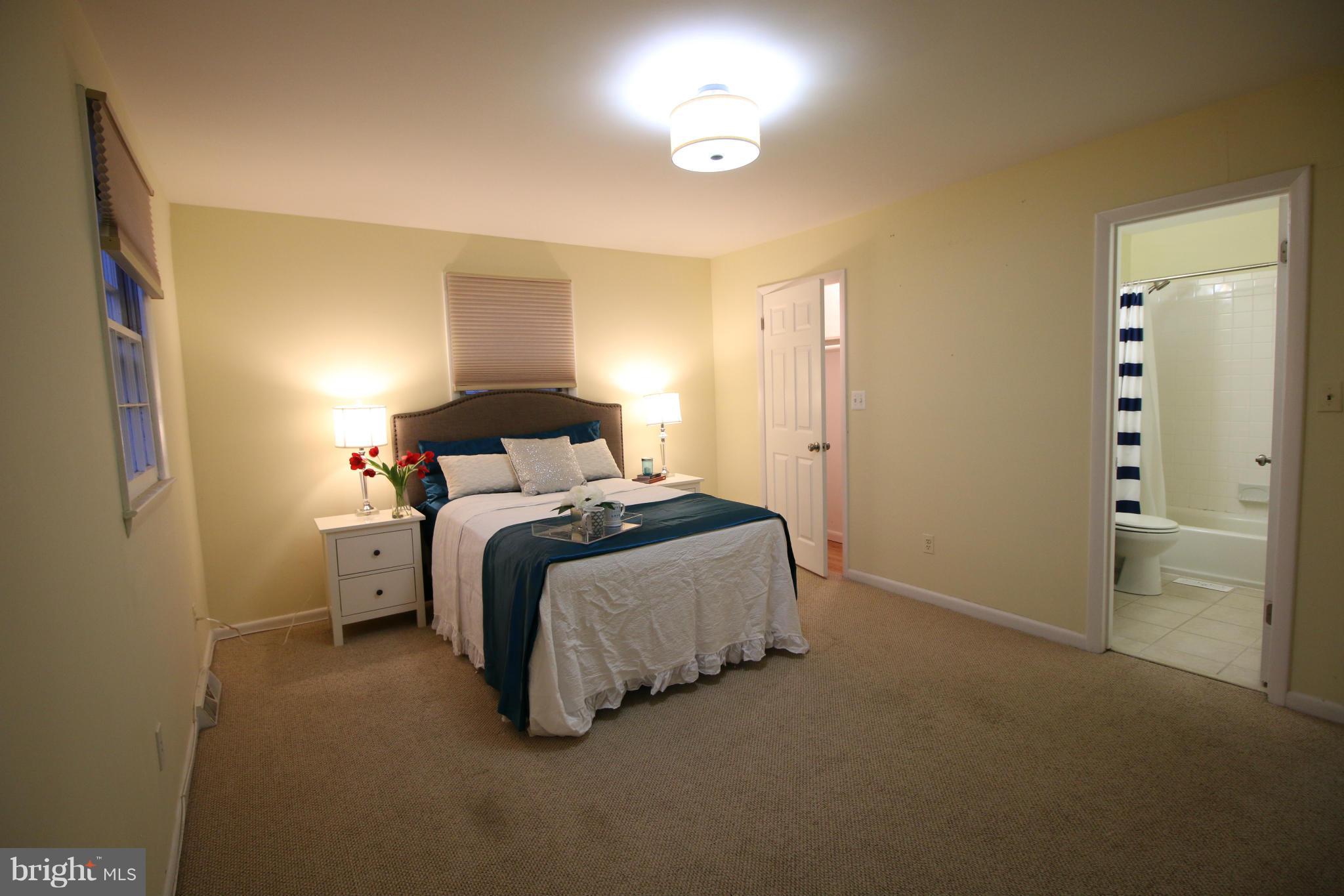 WOODLAND BEACH - Residential