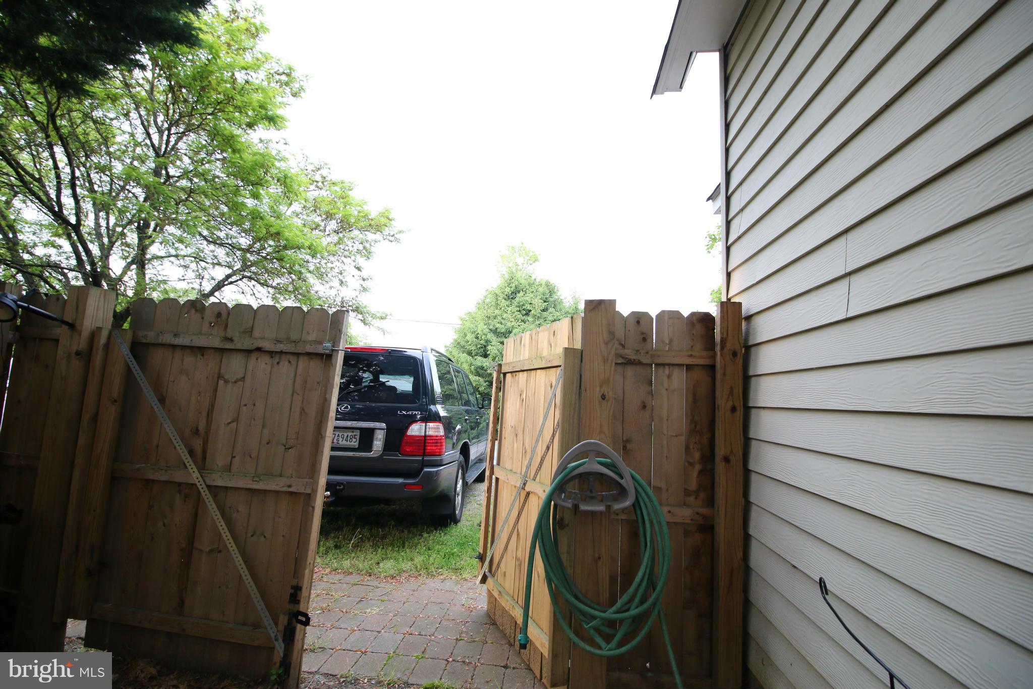 WOODLAND BEACH - Residential