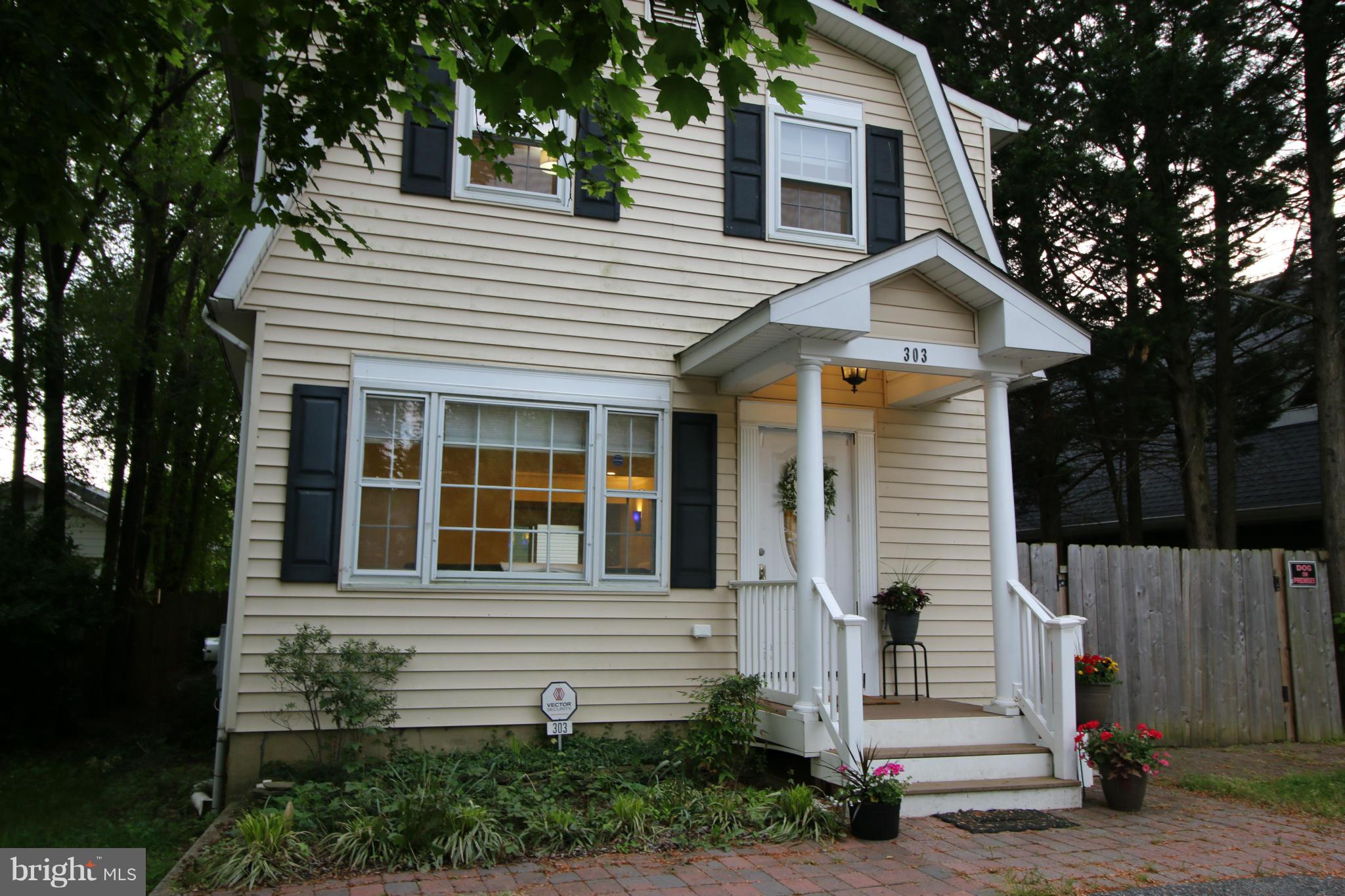 WOODLAND BEACH - Residential