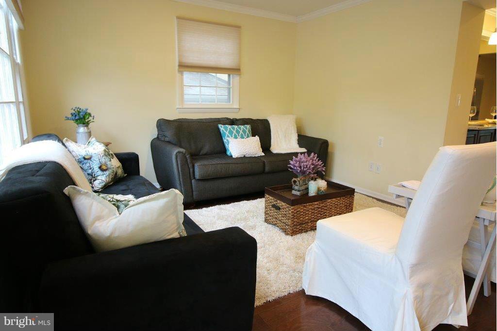 WOODLAND BEACH - Residential