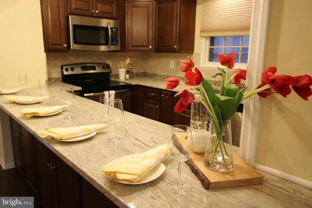 WOODLAND BEACH - Residential