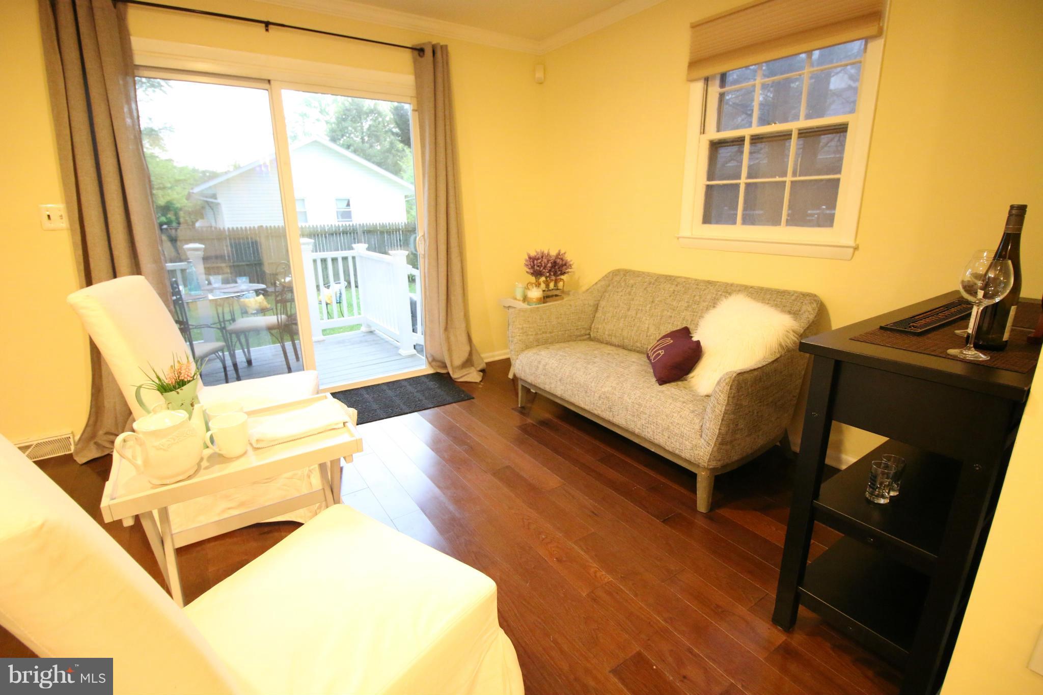 WOODLAND BEACH - Residential