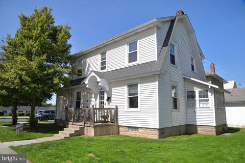 Photo of 903 Wood Street, MOUNT JOY, PA 17552 (MLS # PALA2068940)