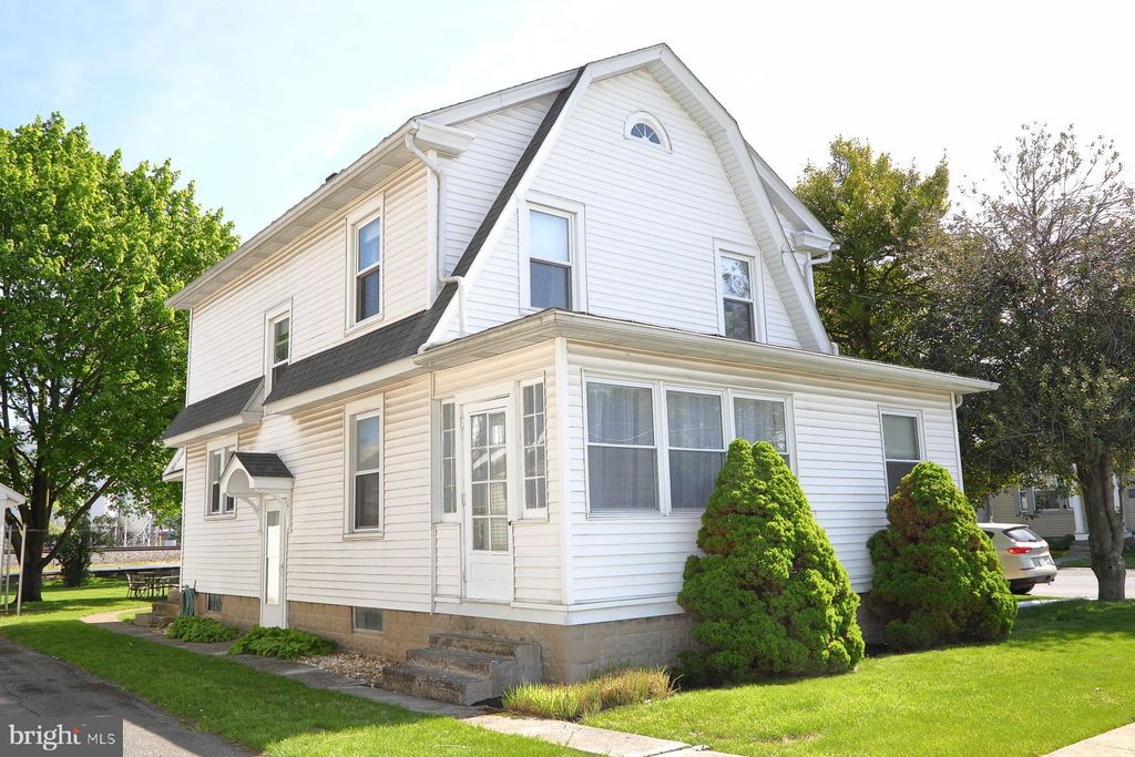 Photo of 903 Wood Street, MOUNT JOY, PA 17552 (MLS # PALA2068940)