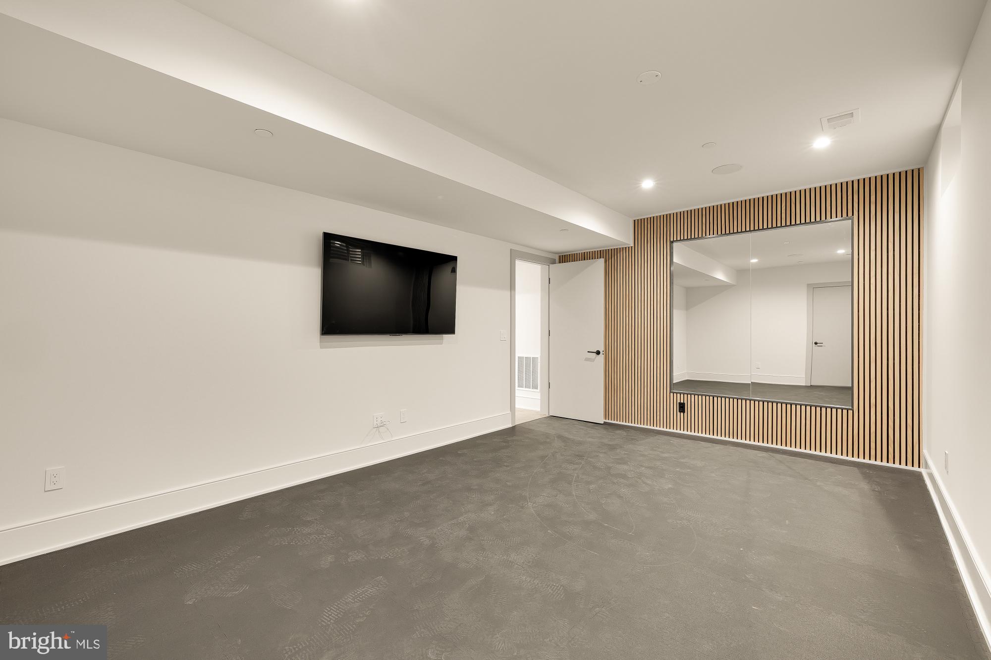 KENWOOD PARK - Residential