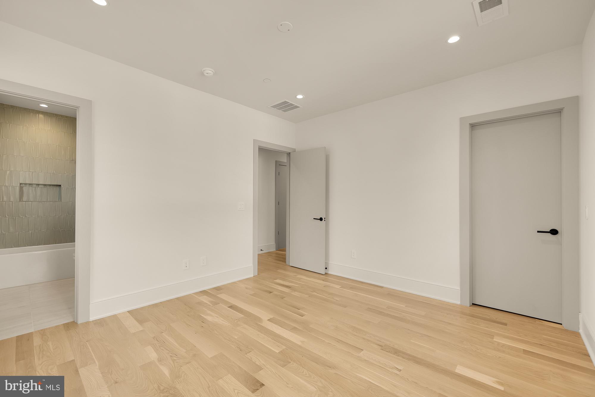 KENWOOD PARK - Residential