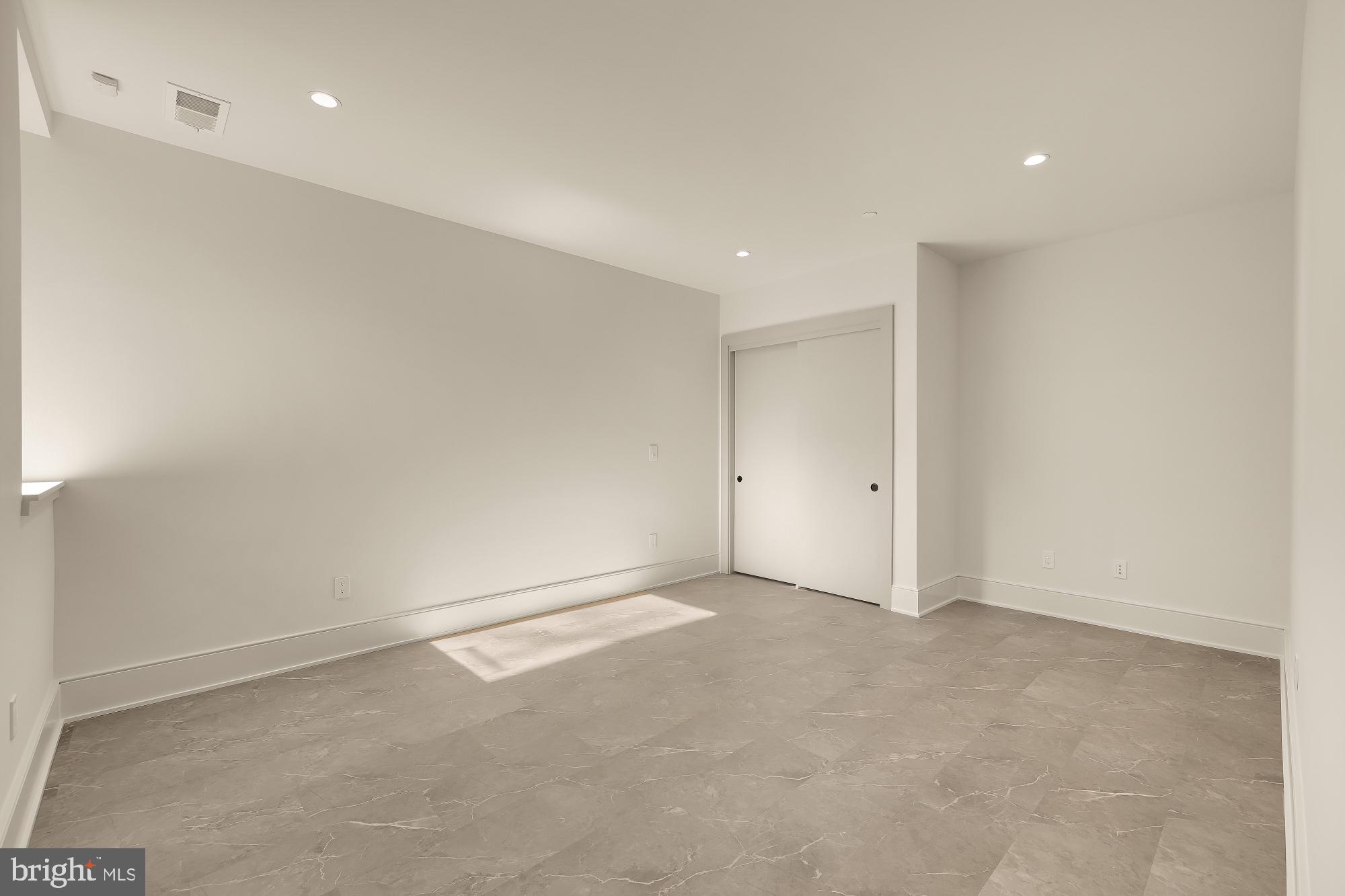 KENWOOD PARK - Residential