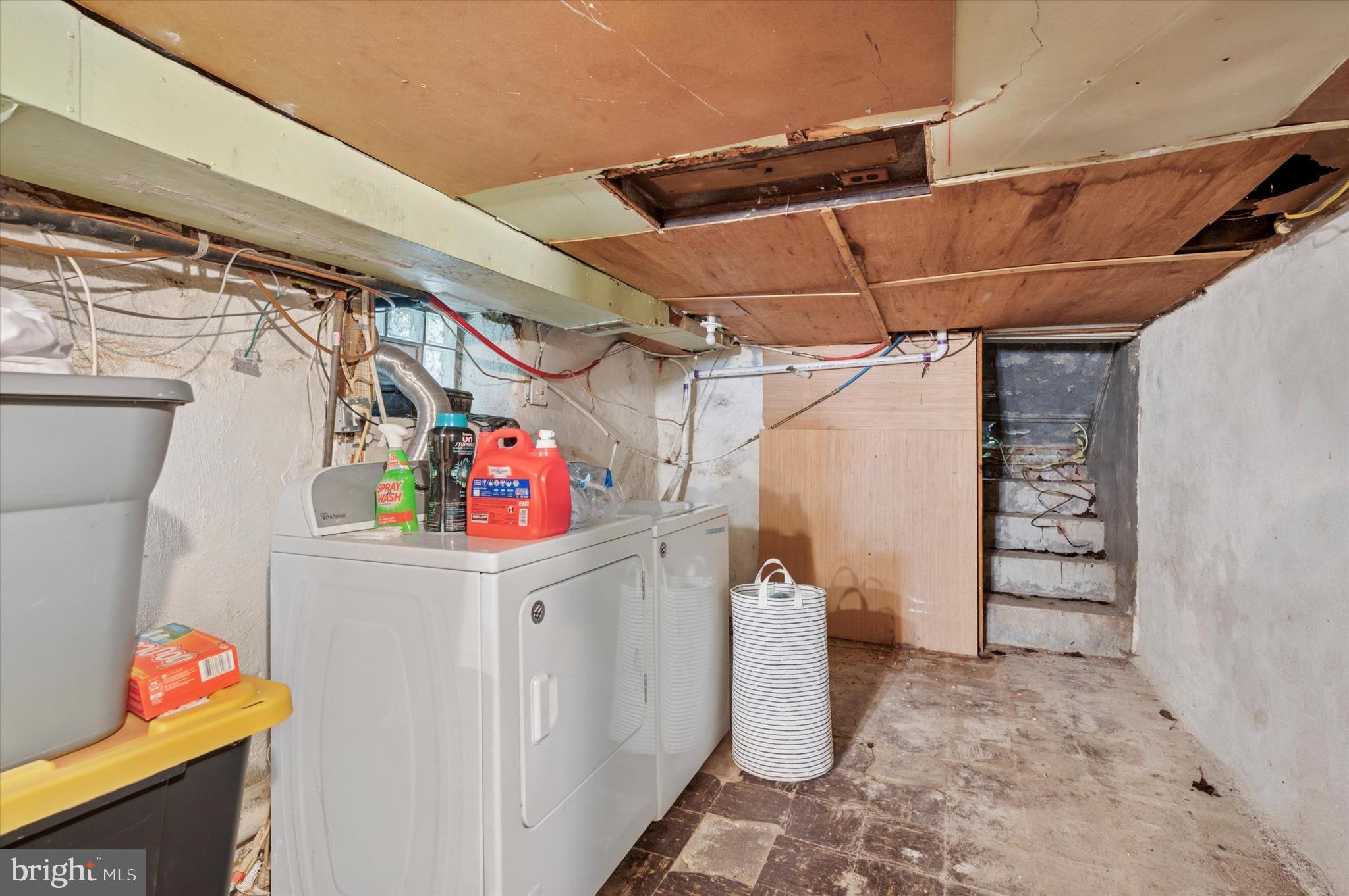 PORT RICHMOND - Residential Lease