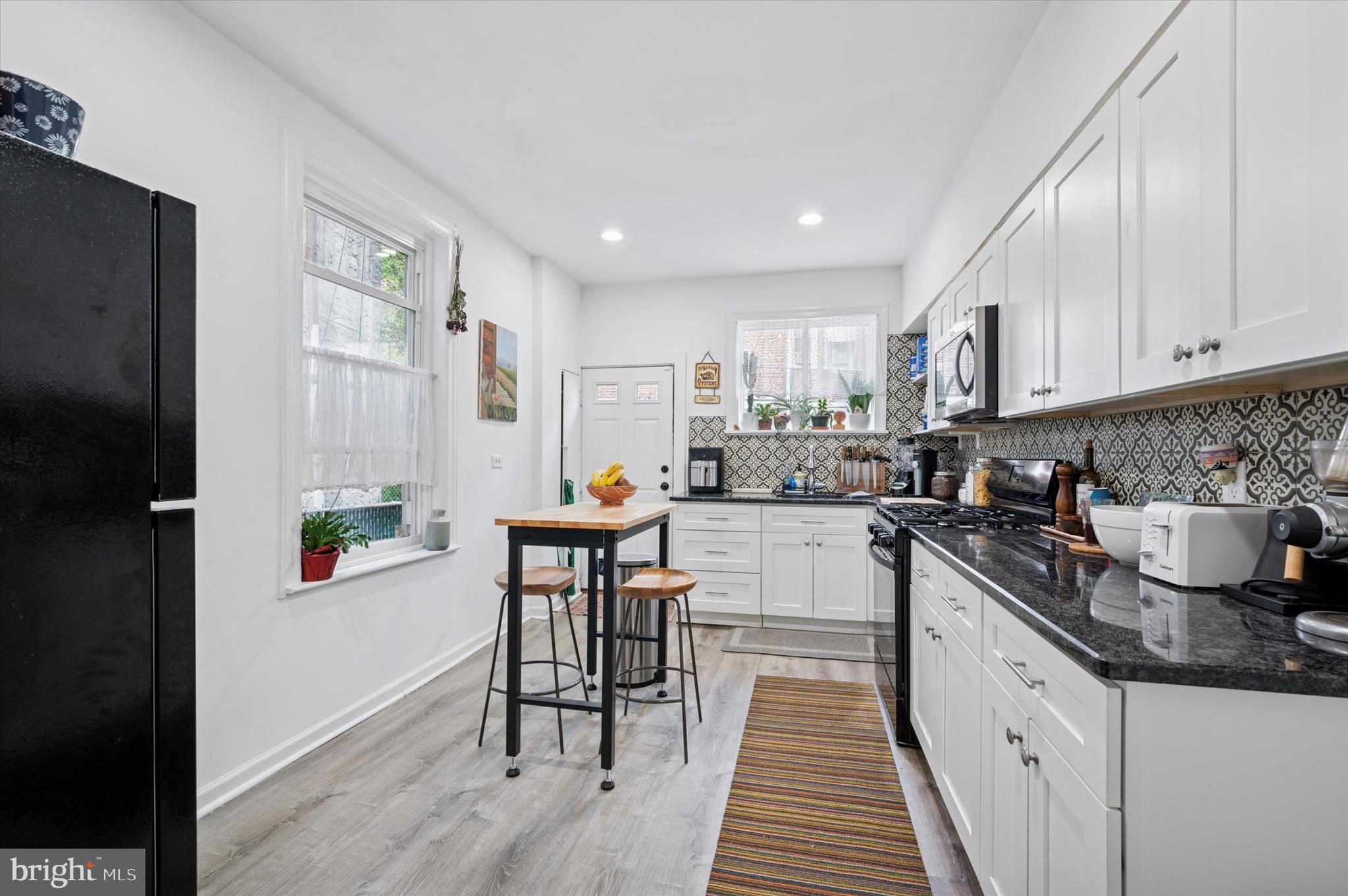 PORT RICHMOND - Residential Lease