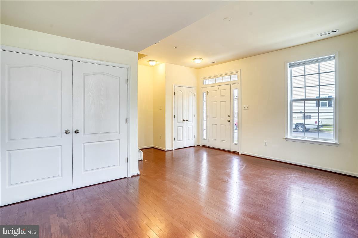 MARKET SQUARE - Residential Lease