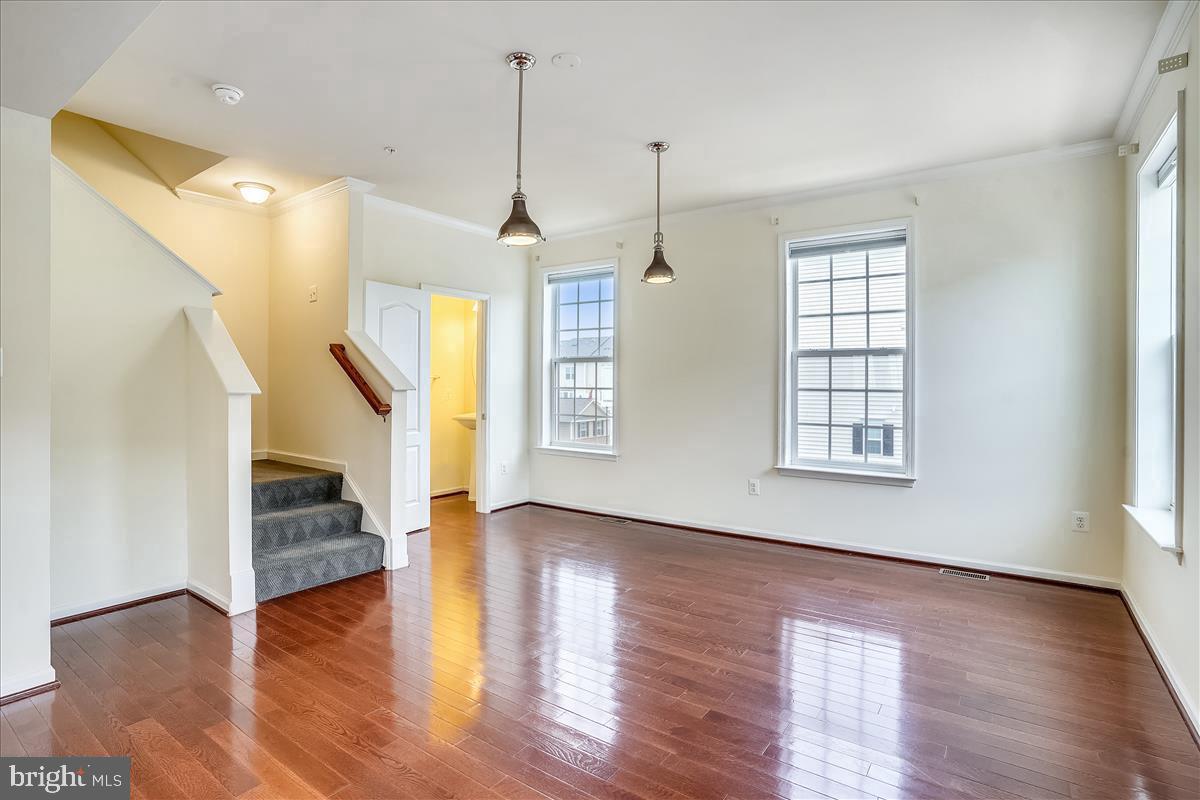 MARKET SQUARE - Residential Lease