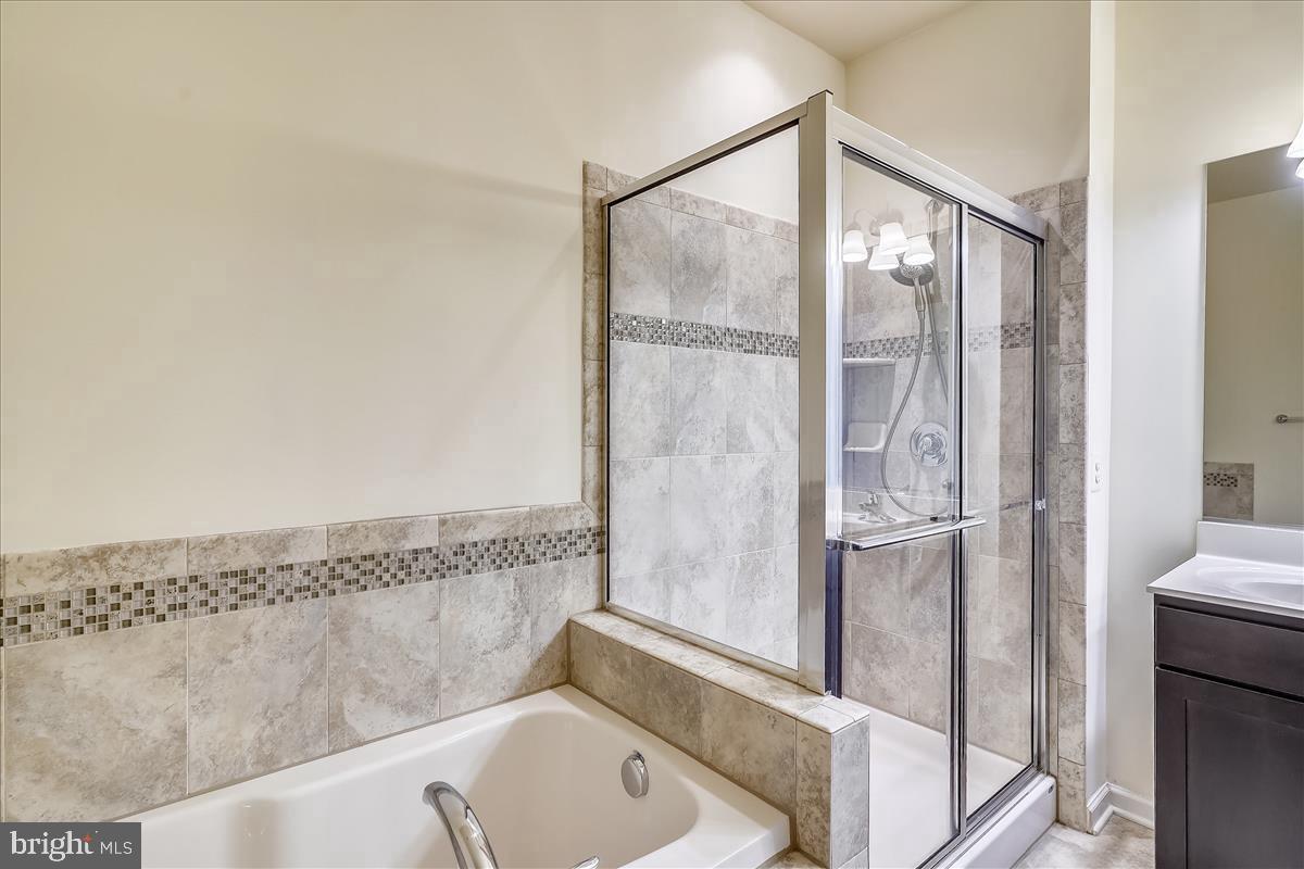 MARKET SQUARE - Residential Lease