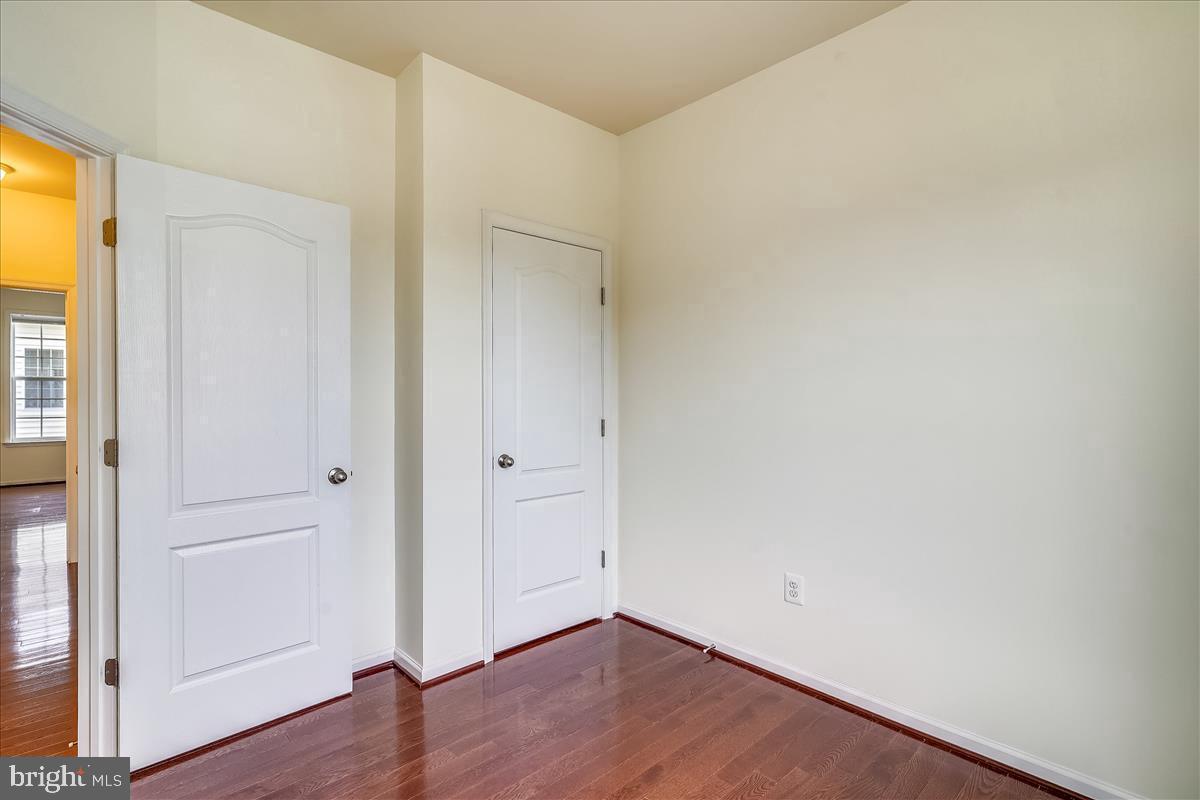 MARKET SQUARE - Residential Lease