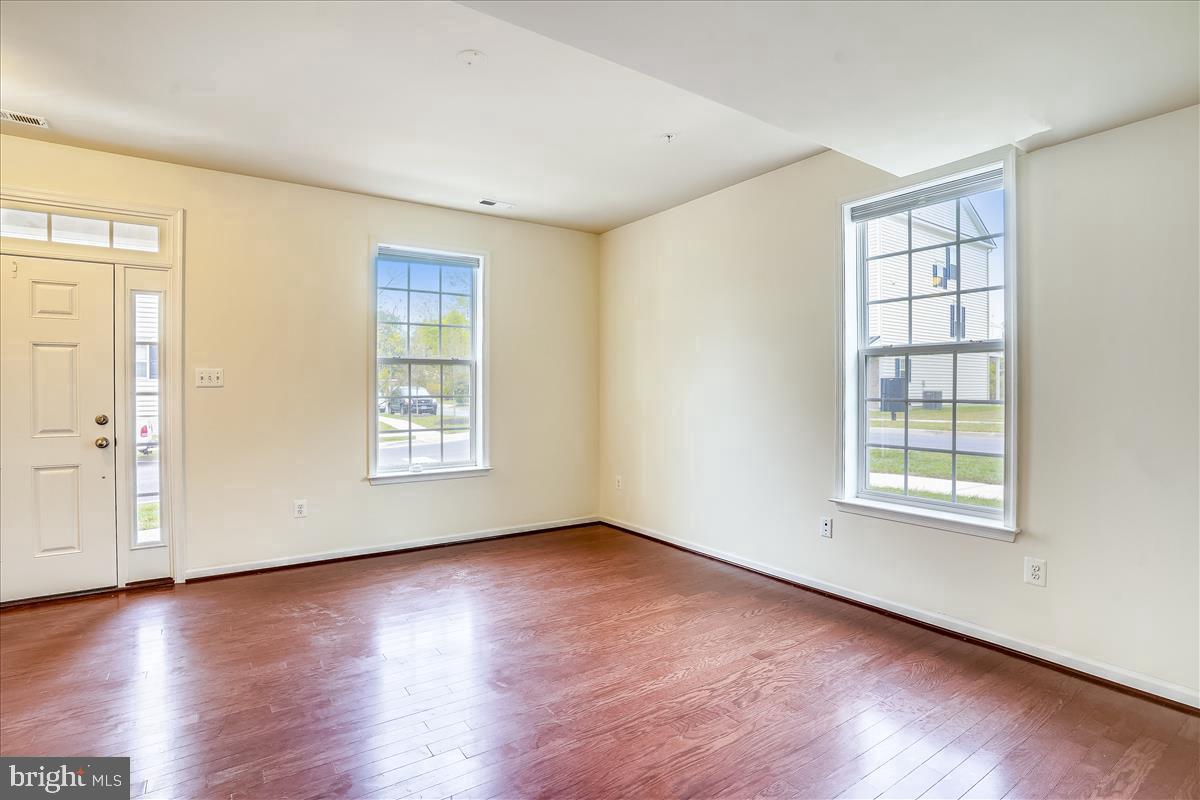 MARKET SQUARE - Residential Lease