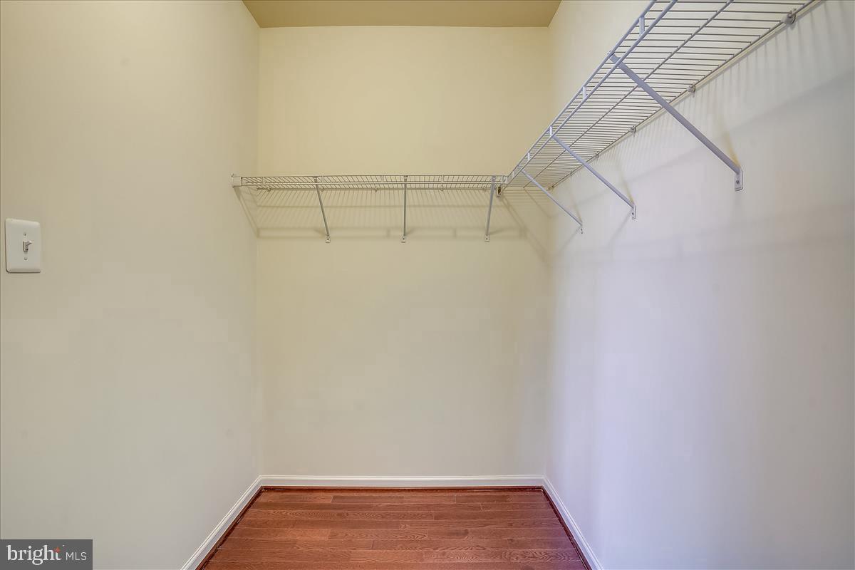 MARKET SQUARE - Residential Lease