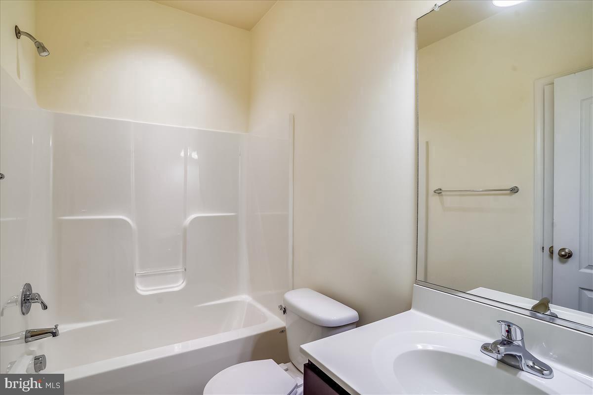 MARKET SQUARE - Residential Lease