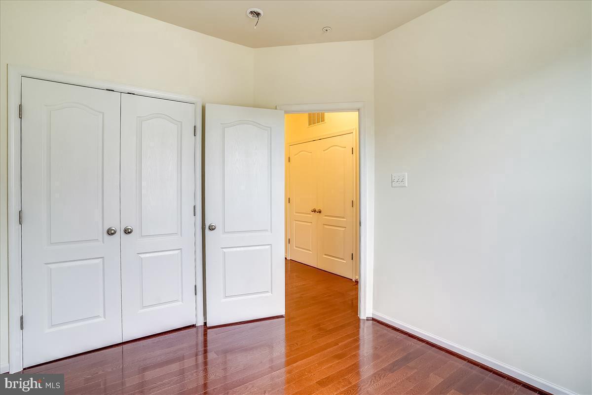 MARKET SQUARE - Residential Lease