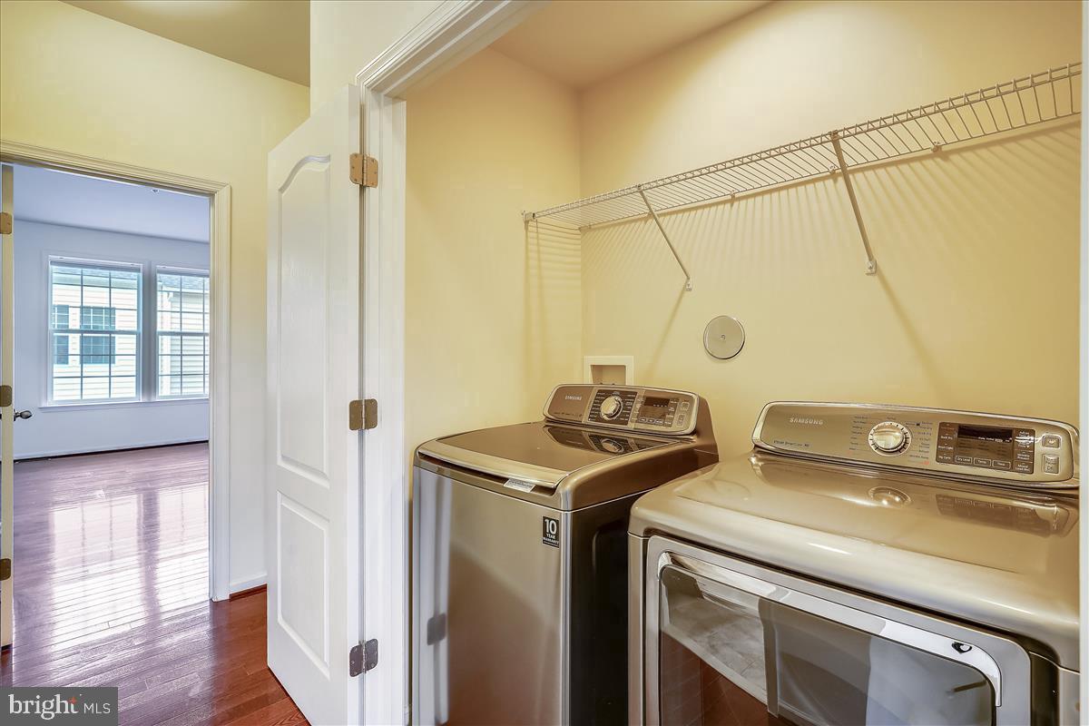 MARKET SQUARE - Residential Lease