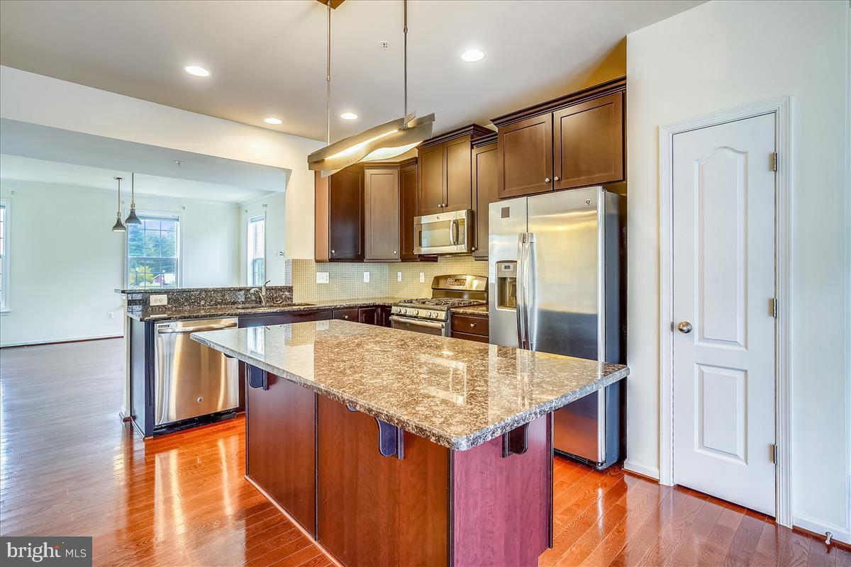 MARKET SQUARE - Residential Lease