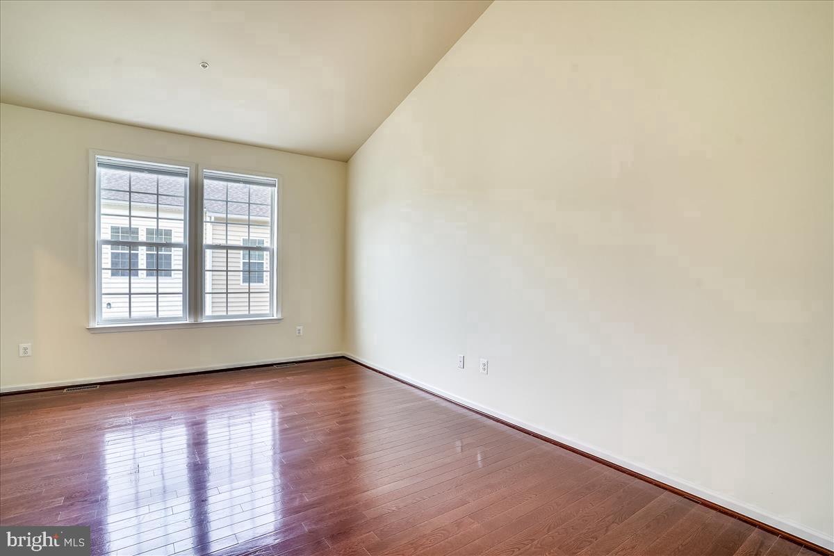 MARKET SQUARE - Residential Lease