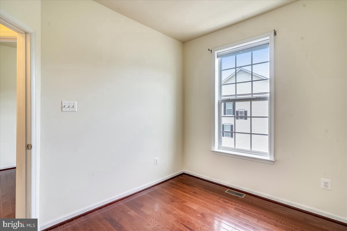 MARKET SQUARE - Residential Lease