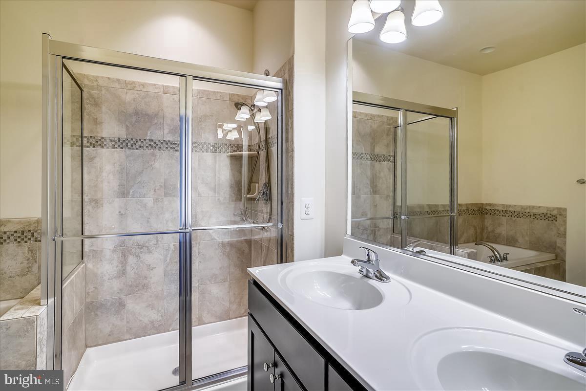 MARKET SQUARE - Residential Lease