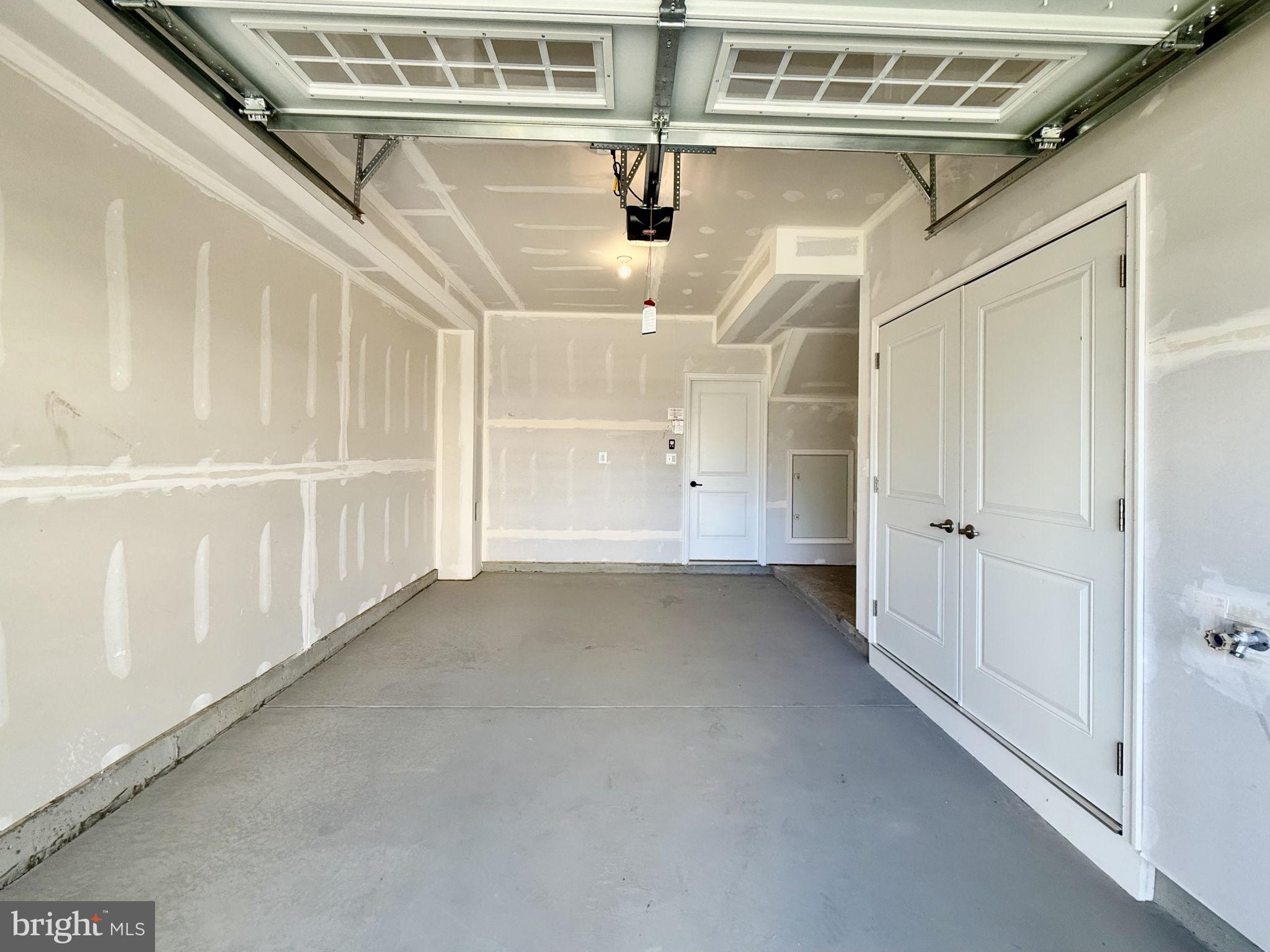 ALEXANDER'S CROSSING - Residential Lease