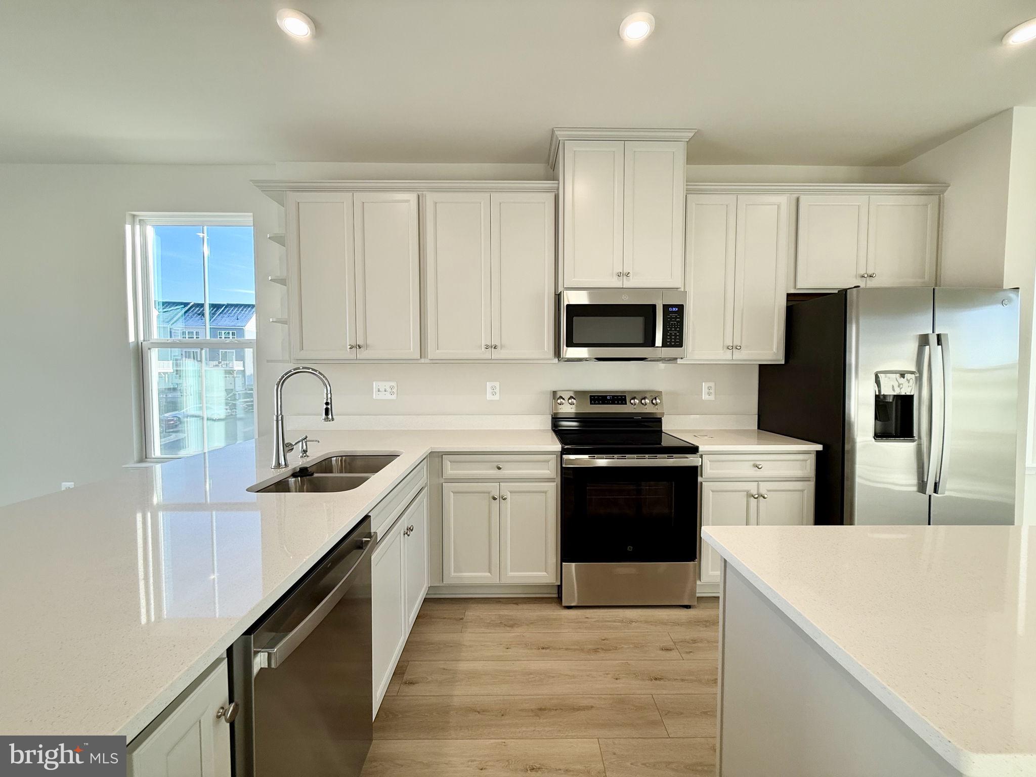 ALEXANDER'S CROSSING - Residential Lease