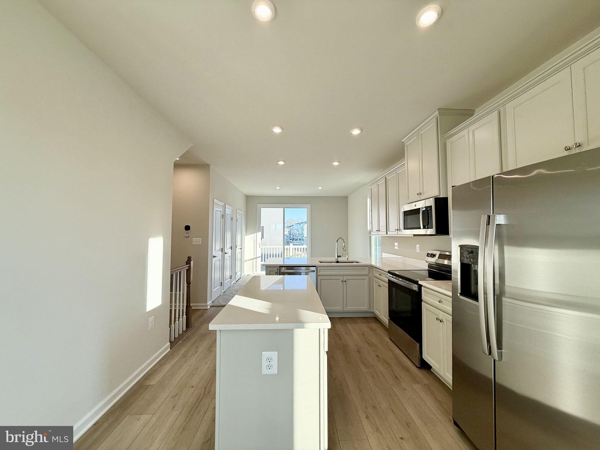 ALEXANDER'S CROSSING - Residential Lease