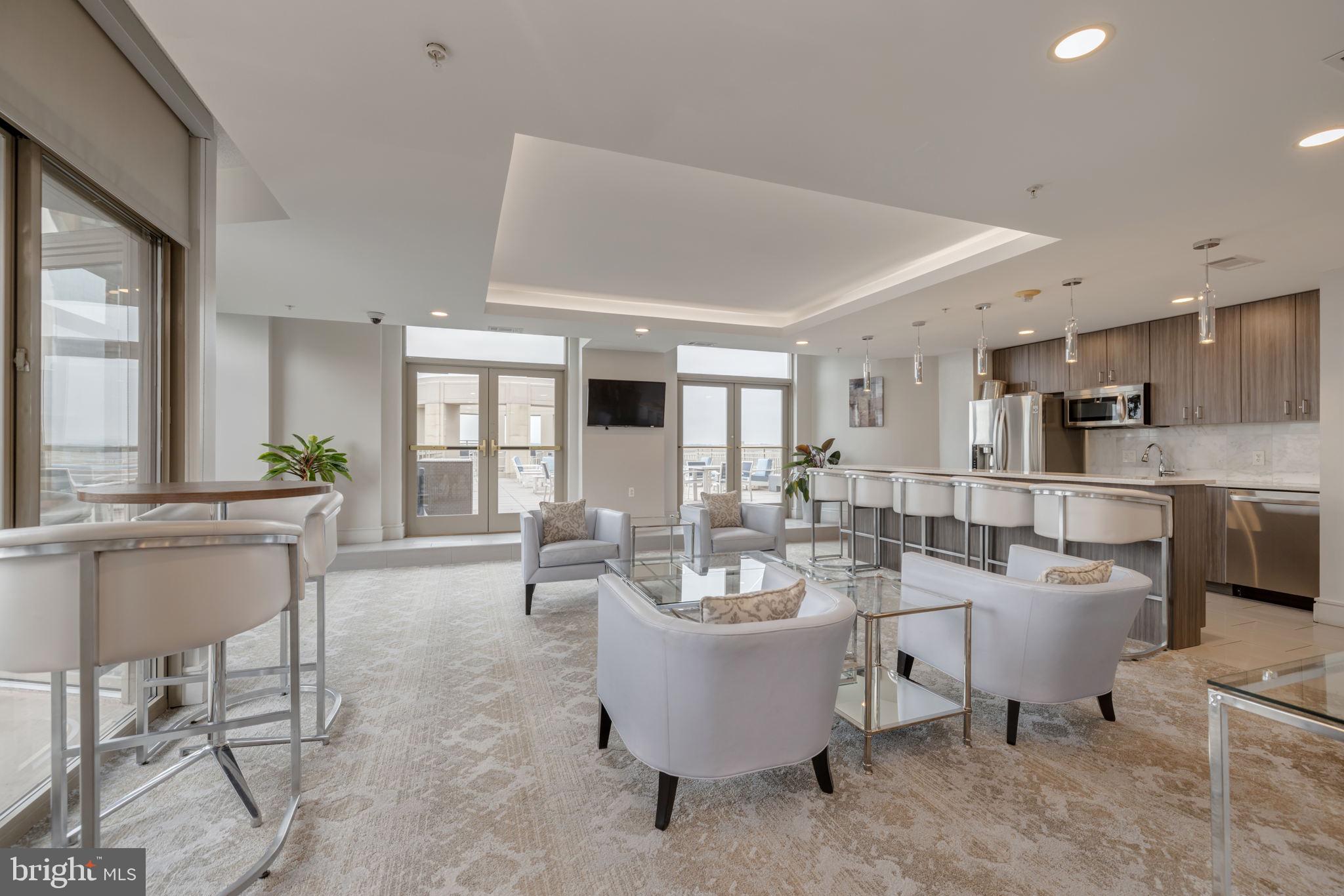 ECLIPSE ON CENTER PARK - Residential