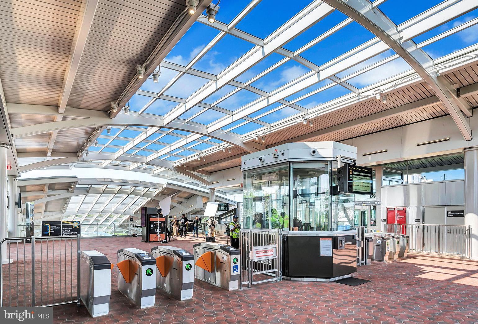 ECLIPSE ON CENTER PARK - Residential