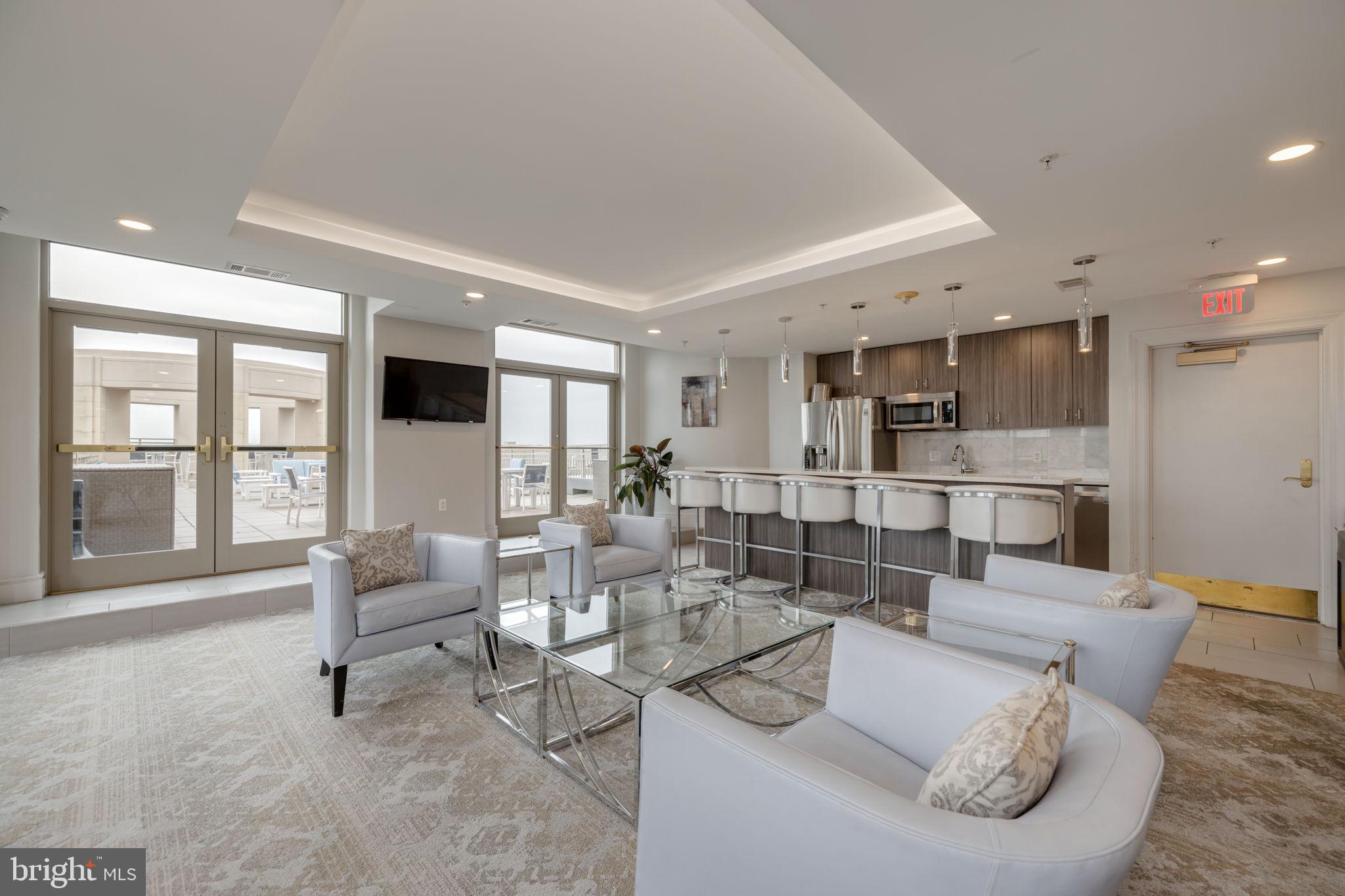 ECLIPSE ON CENTER PARK - Residential