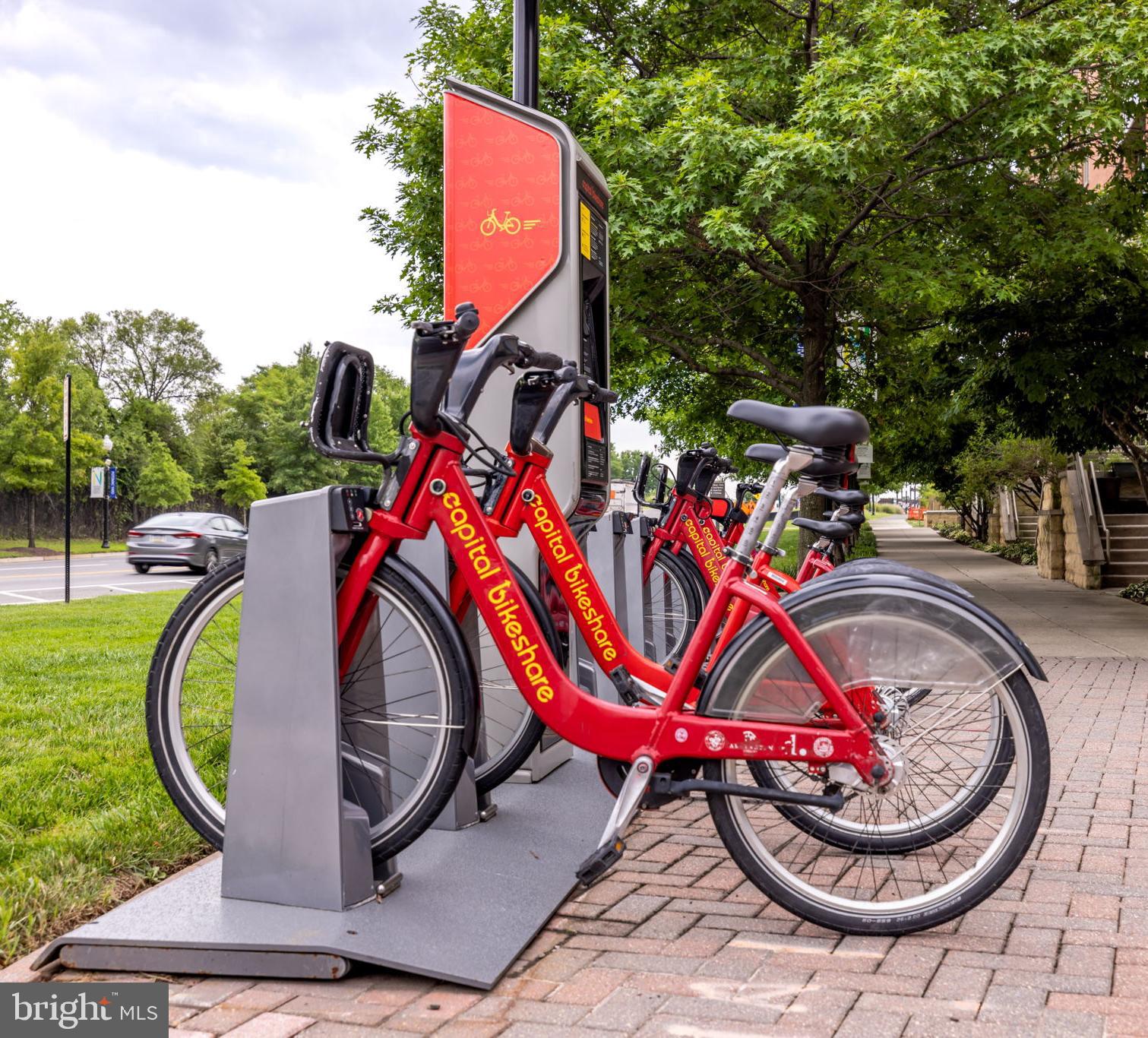 ECLIPSE ON CENTER PARK - Residential