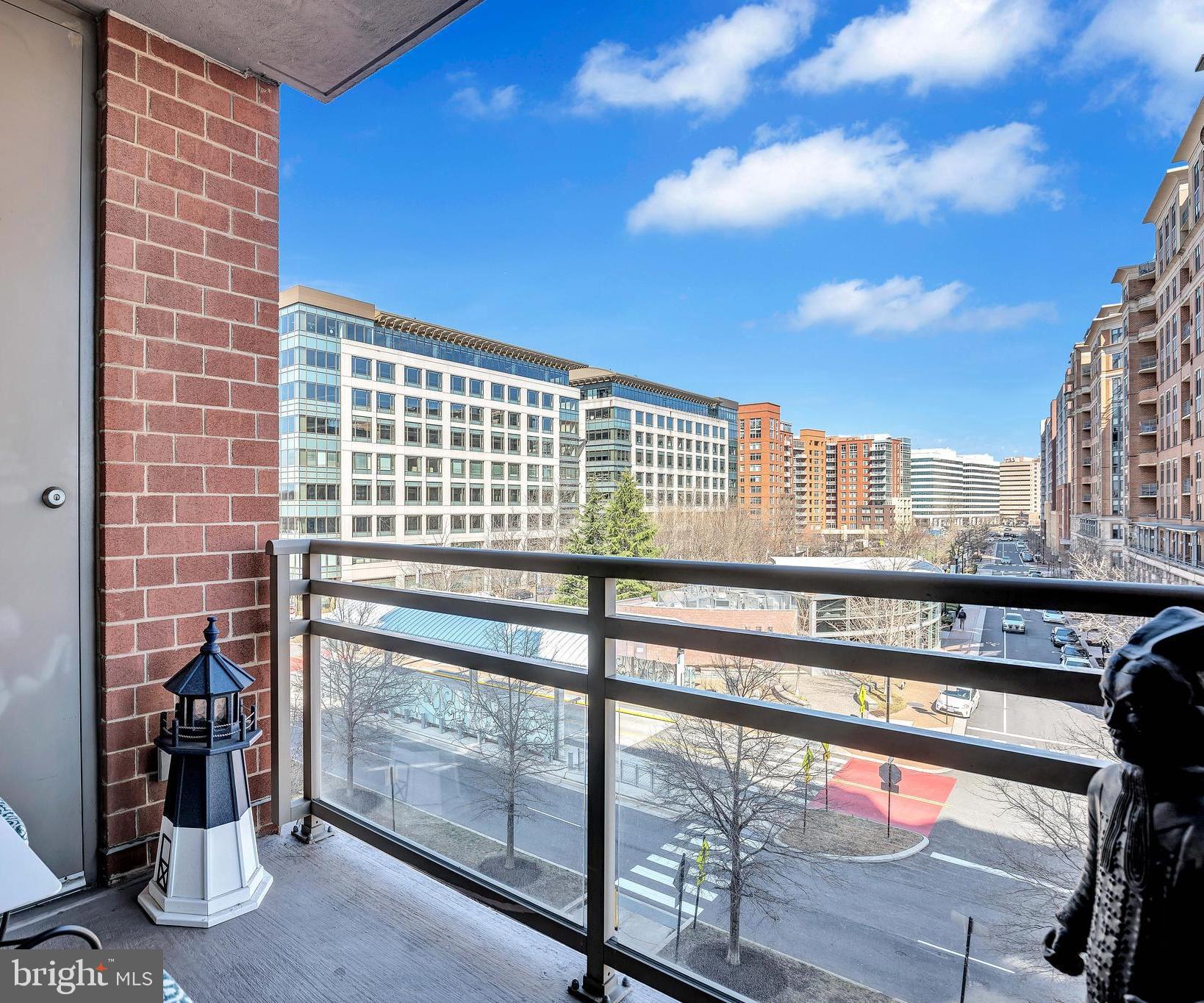 ECLIPSE ON CENTER PARK - Residential