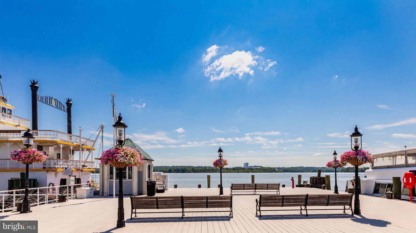 ECLIPSE ON CENTER PARK - Residential