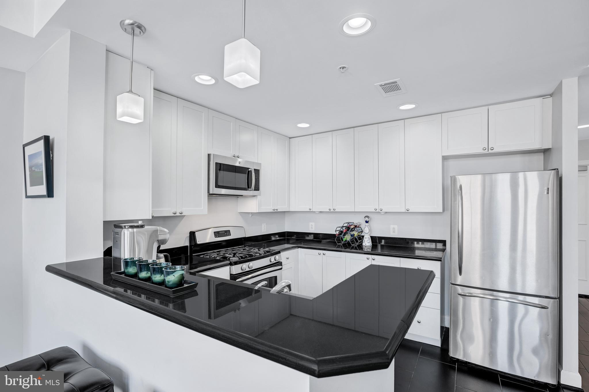 ECLIPSE ON CENTER PARK - Residential