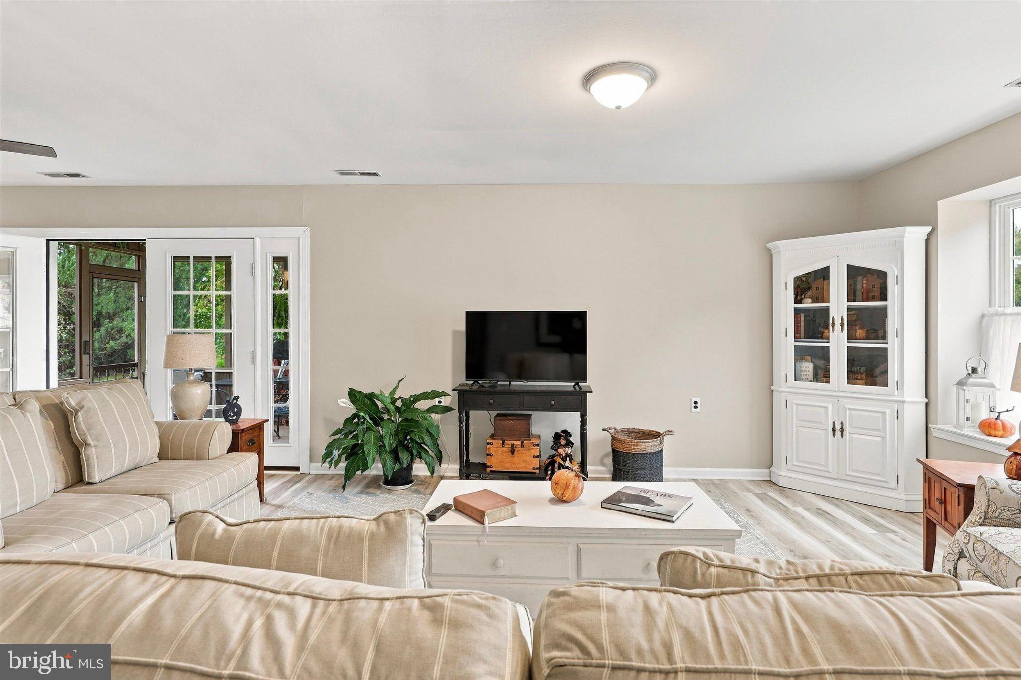 3 AVANDALE COURT