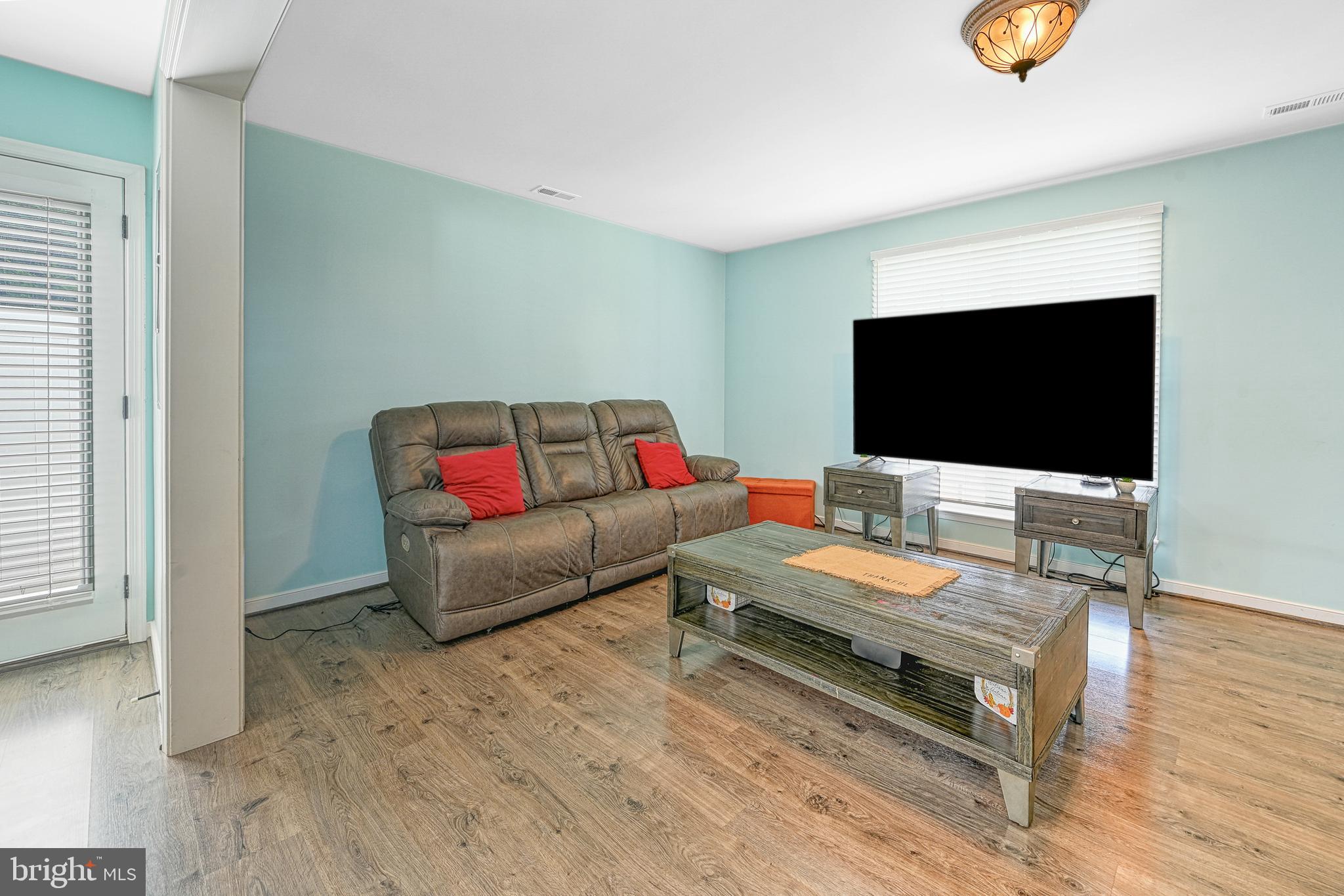 COUNTRYSIDE - Residential