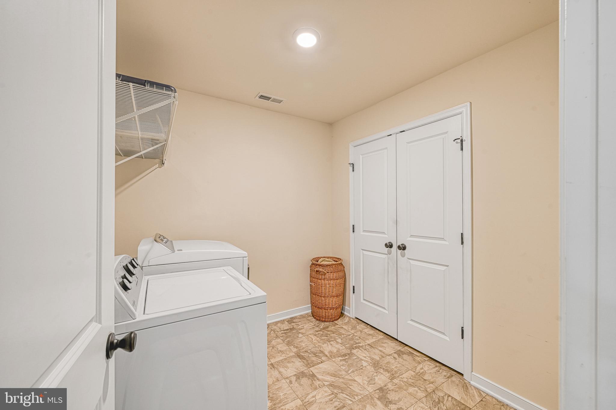 COUNTRYSIDE - Residential