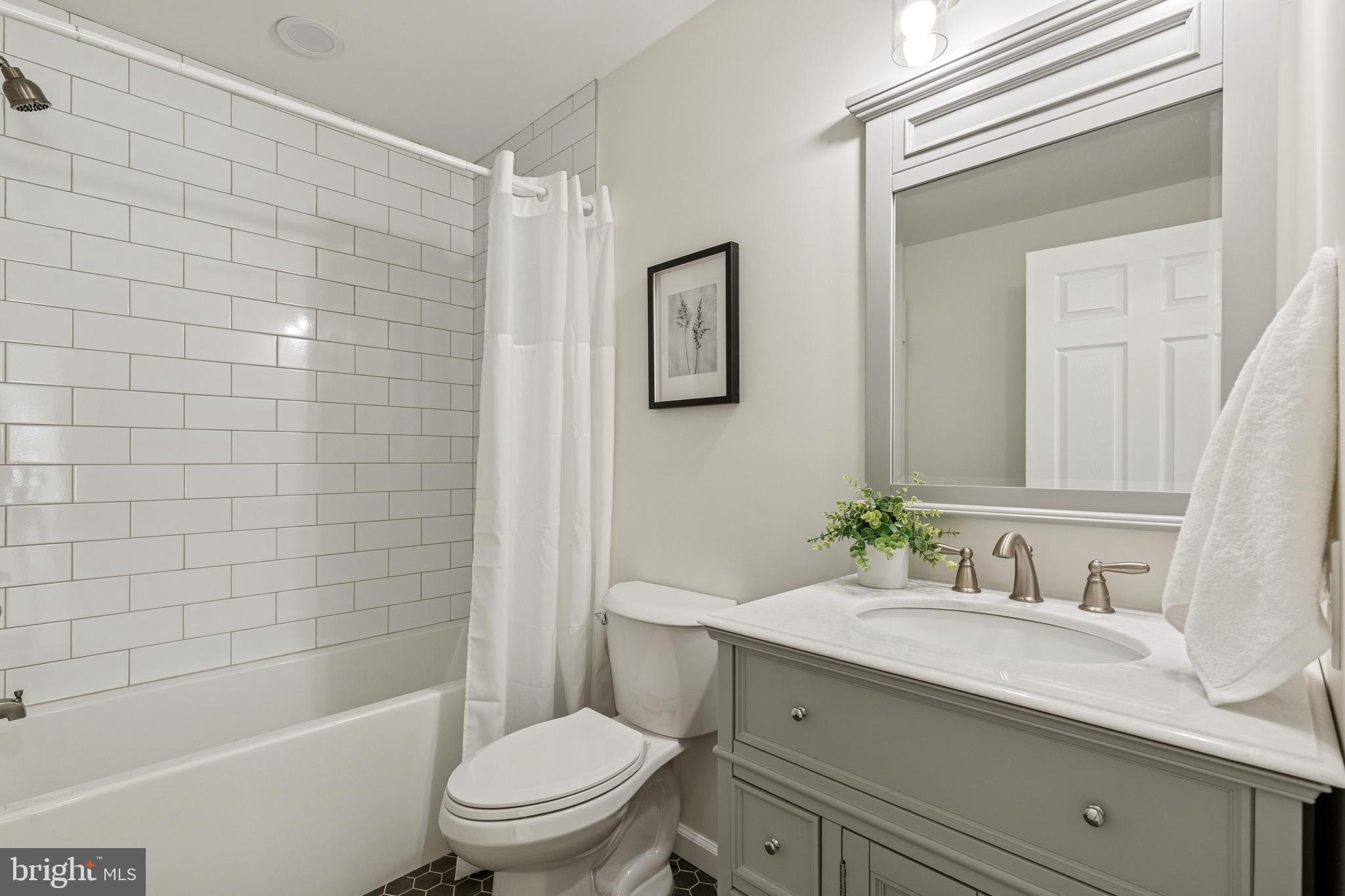 LAKE KARYLBROOK - Residential