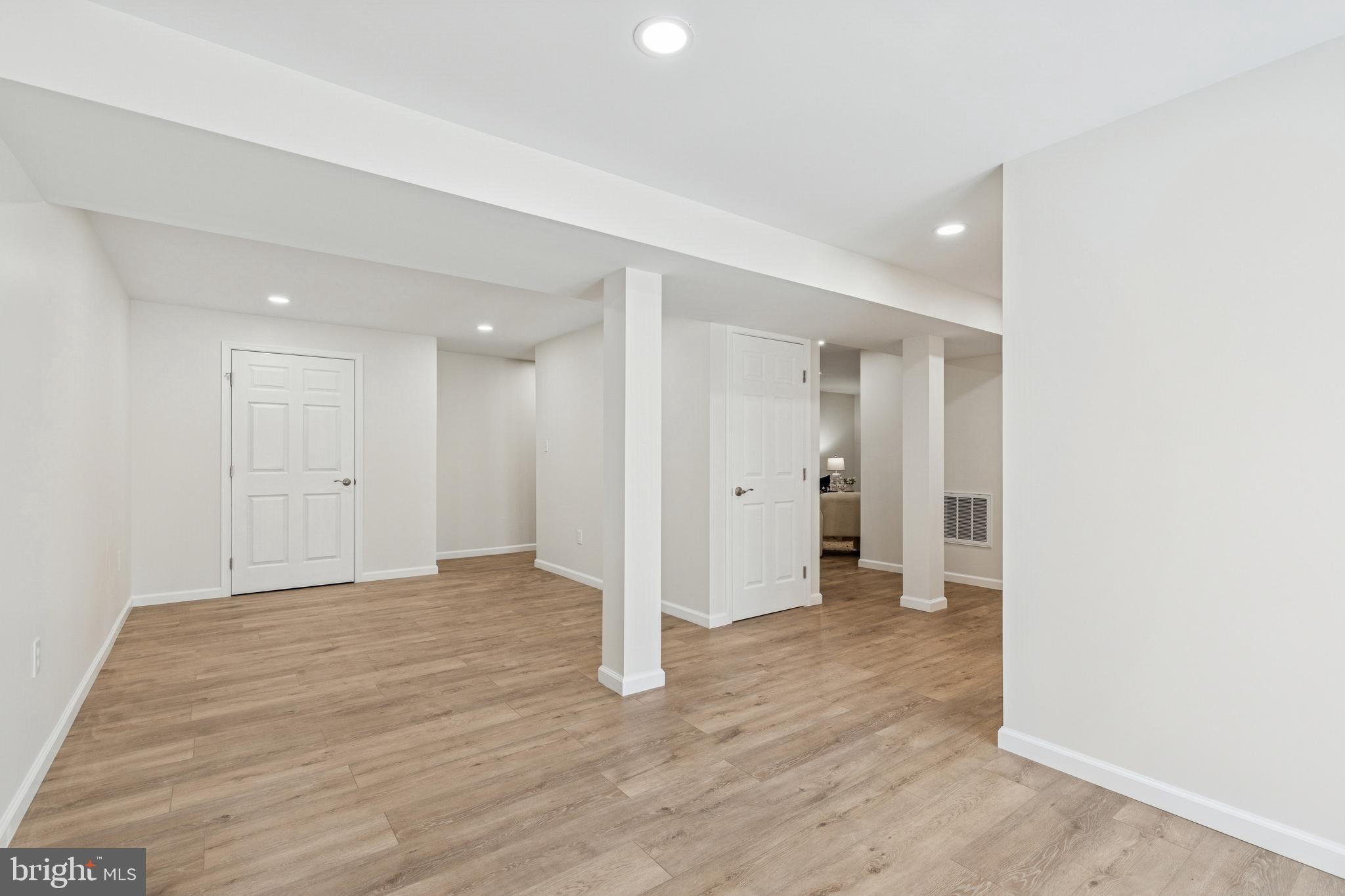 LAKE KARYLBROOK - Residential