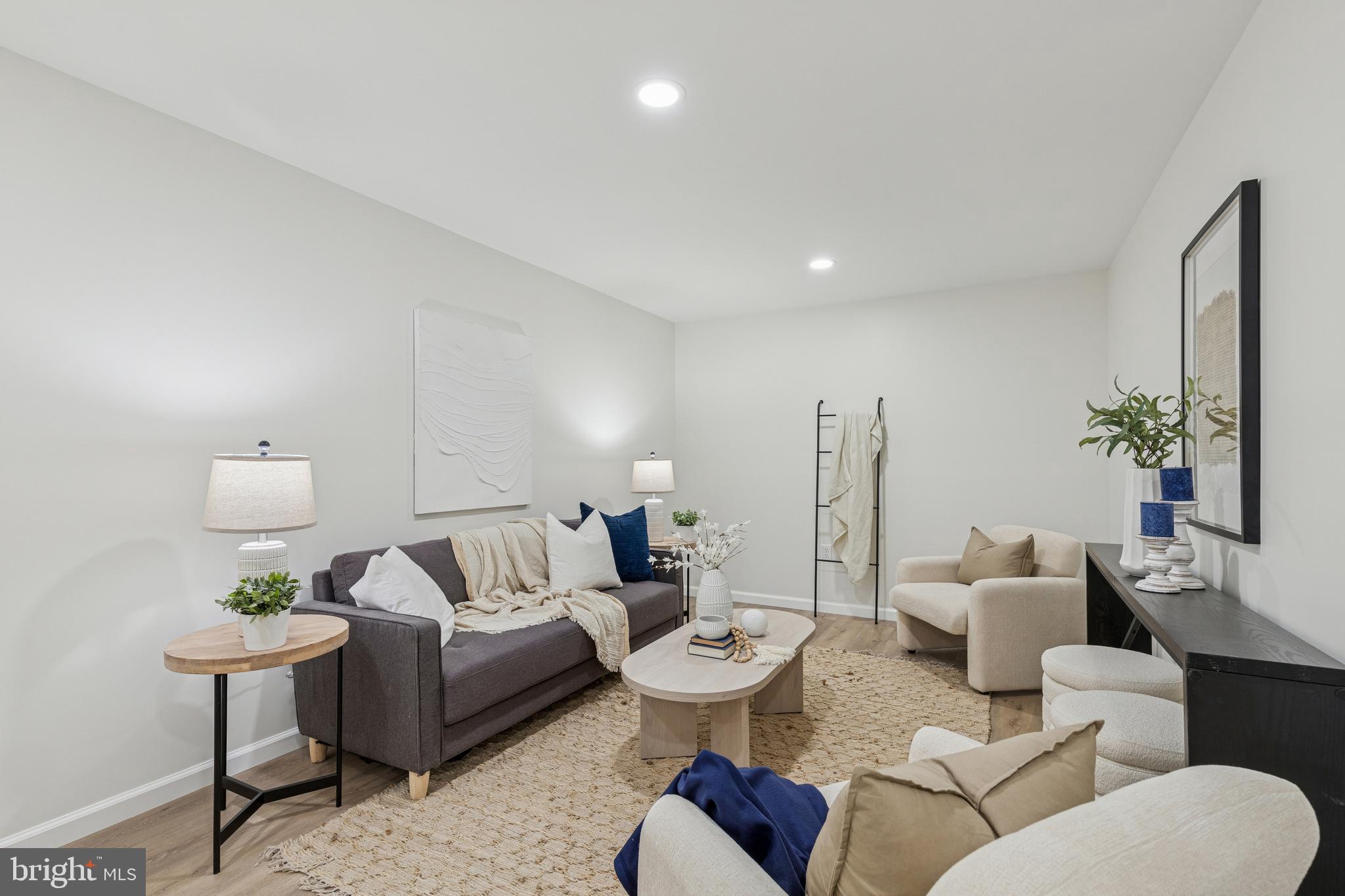 LAKE KARYLBROOK - Residential