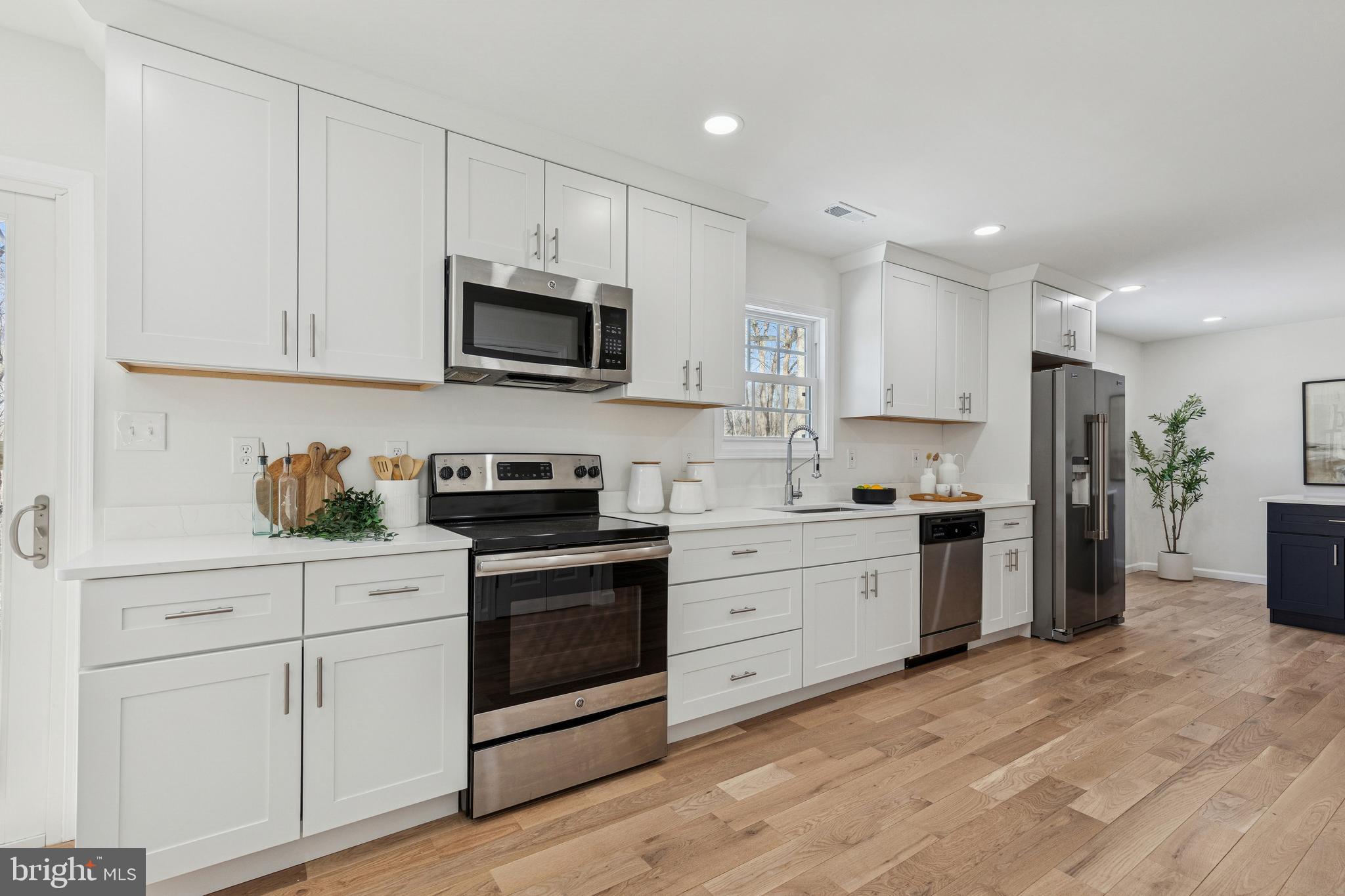 LAKE KARYLBROOK - Residential