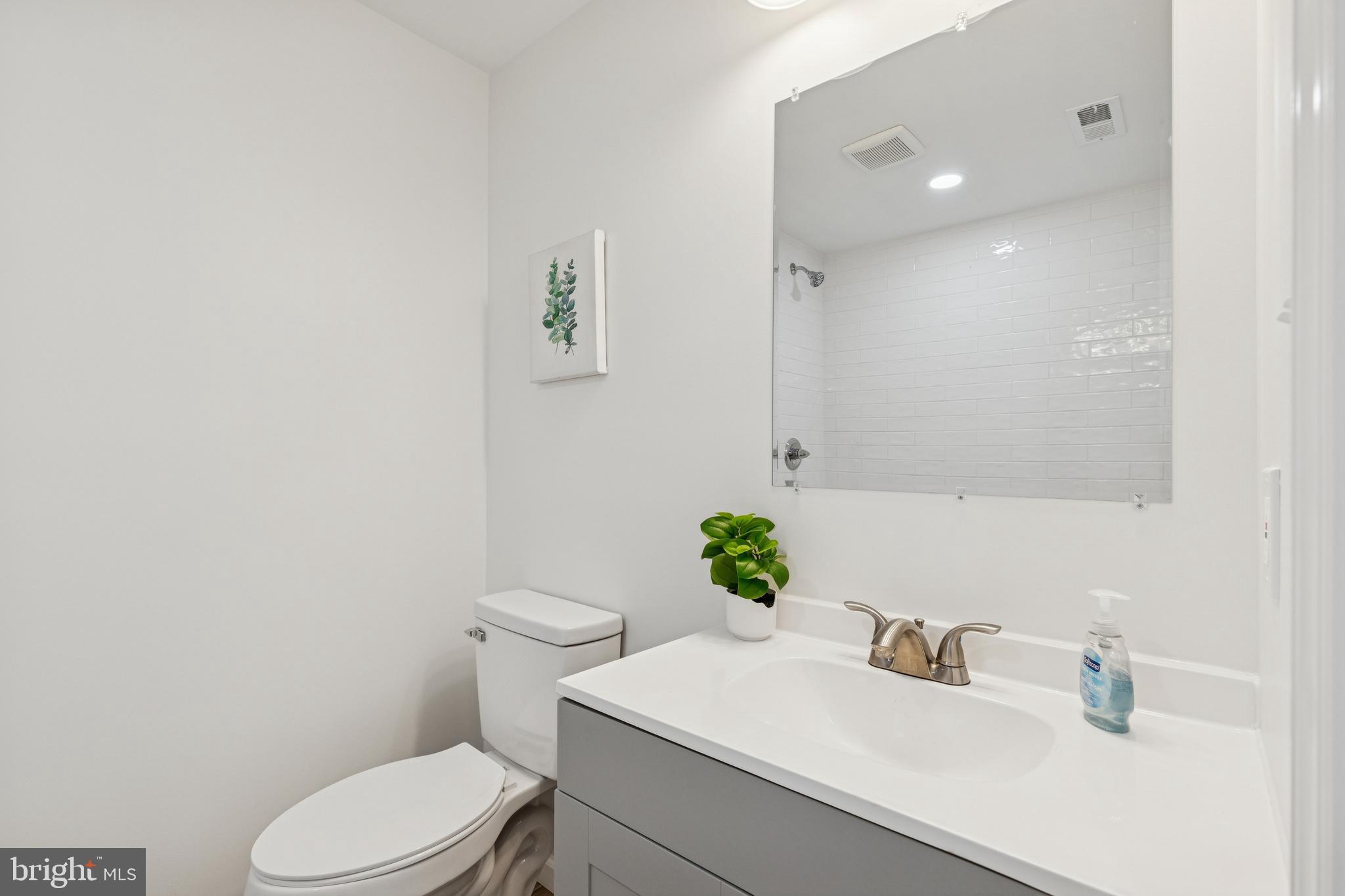 LAKE KARYLBROOK - Residential