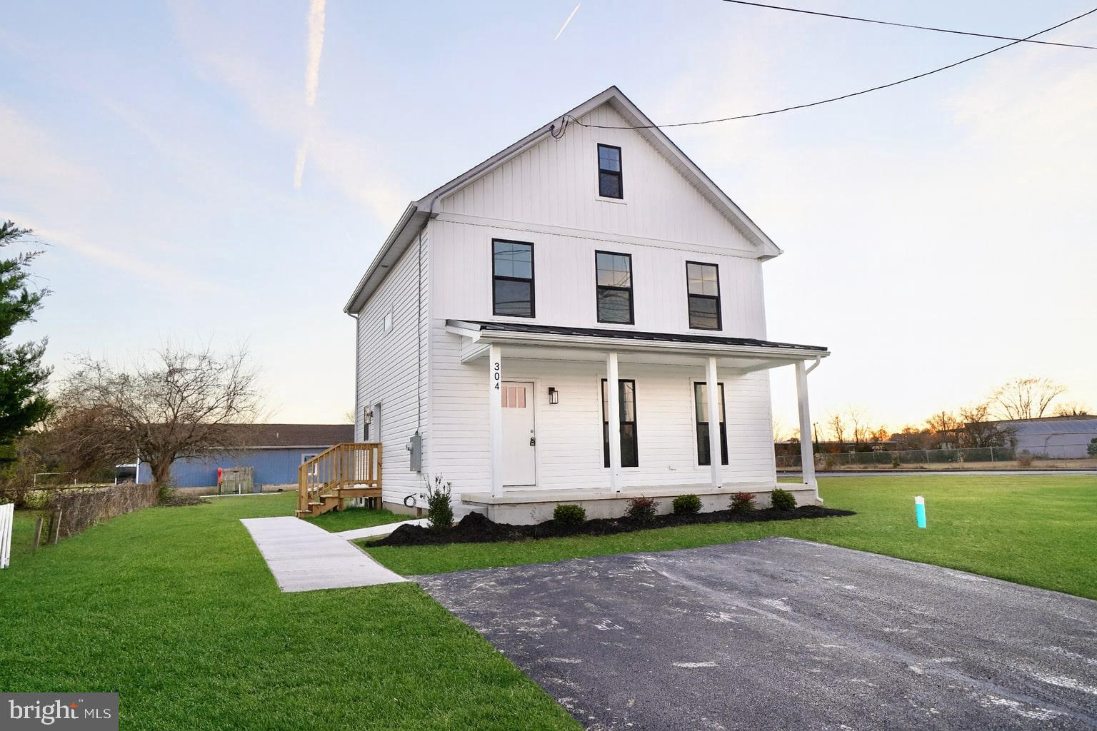 304 S RAILROAD AVENUE